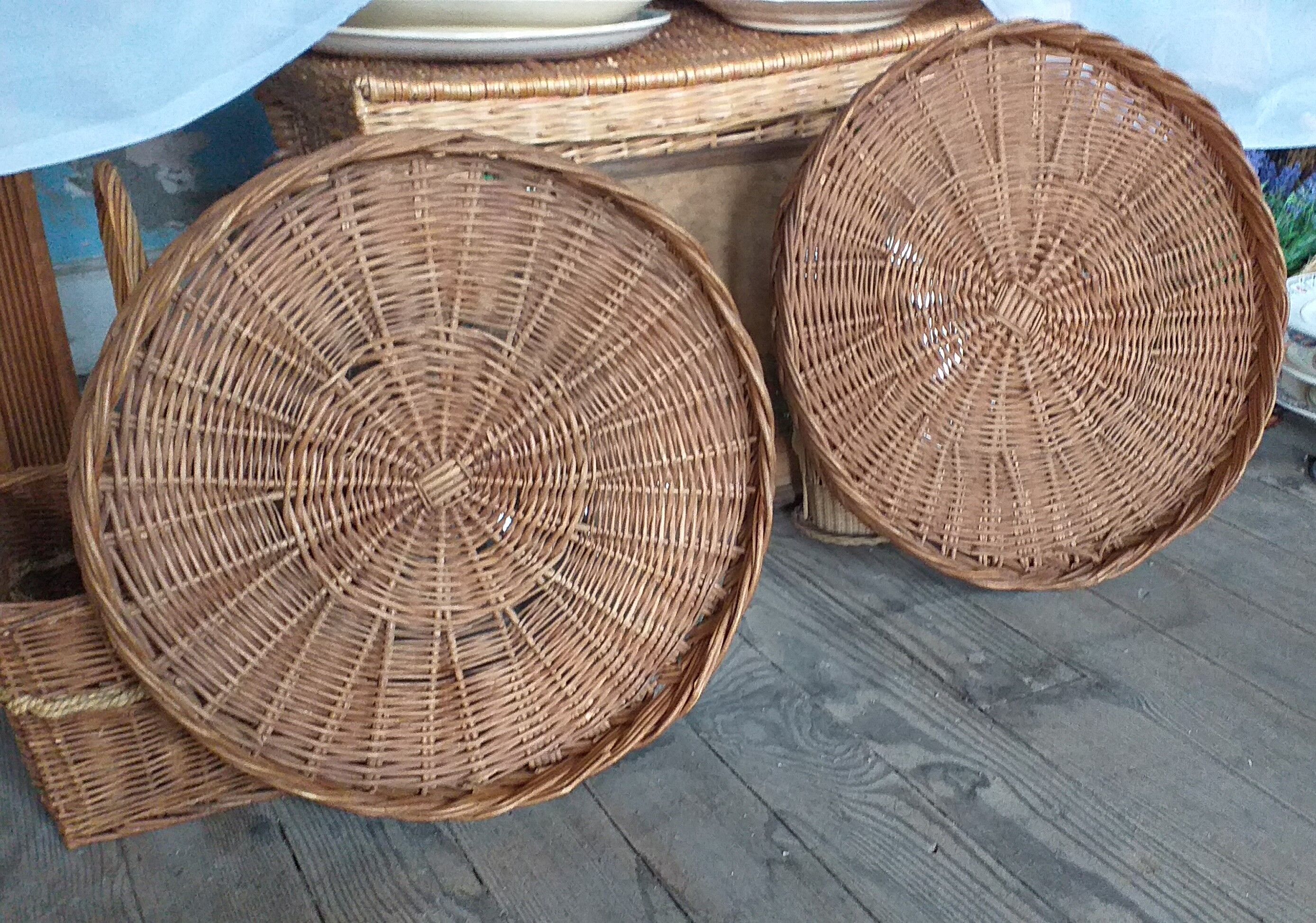 Wicker tray