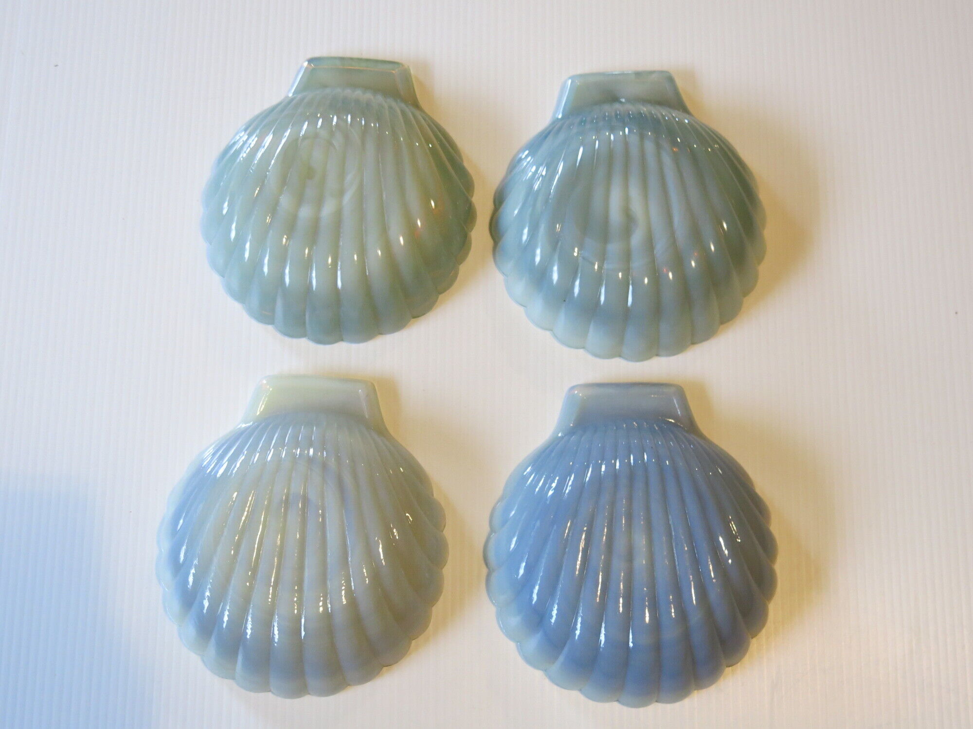 6 dishes with scallops in opaline from Arcopal in very good condition