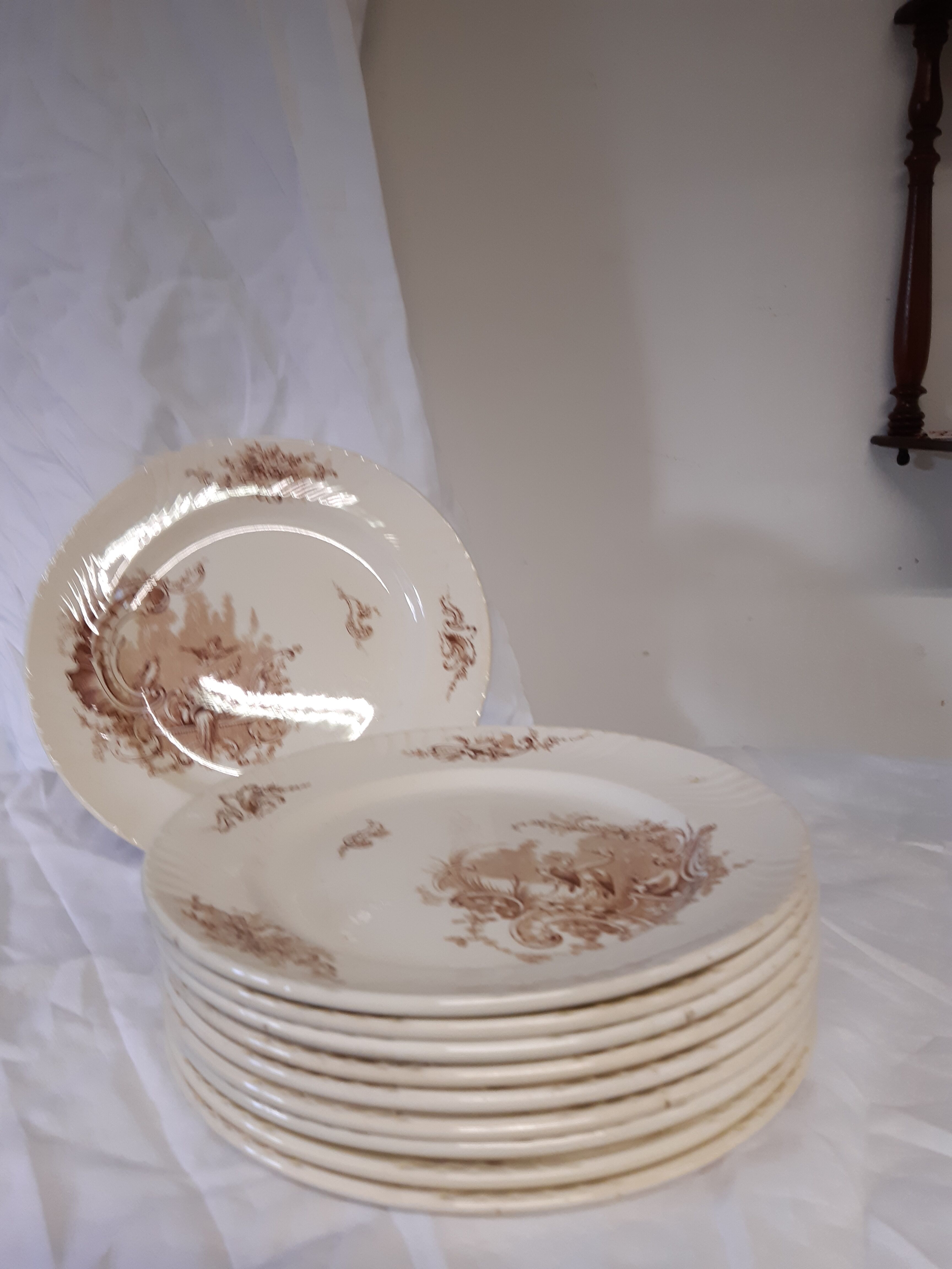 10 assiettes en faïence de Lunéville