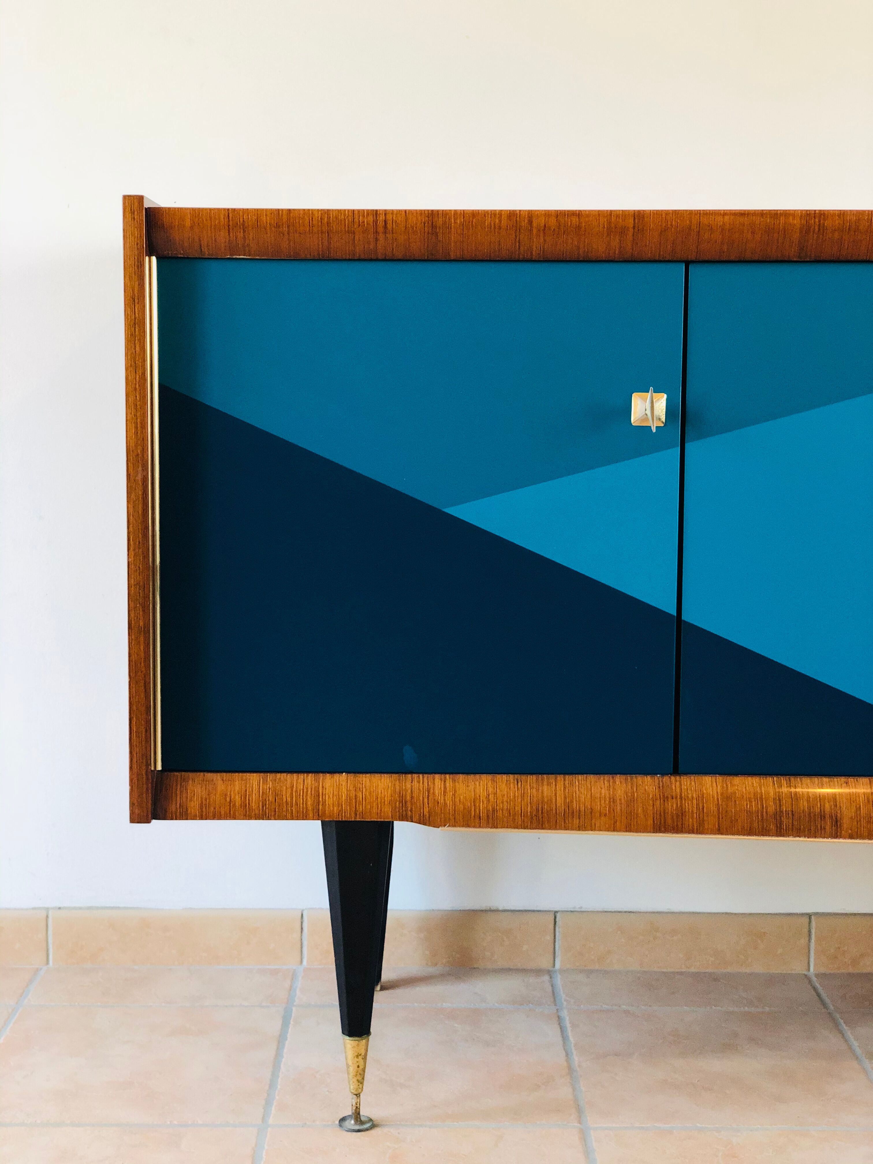 Graphic line in macassar 1960