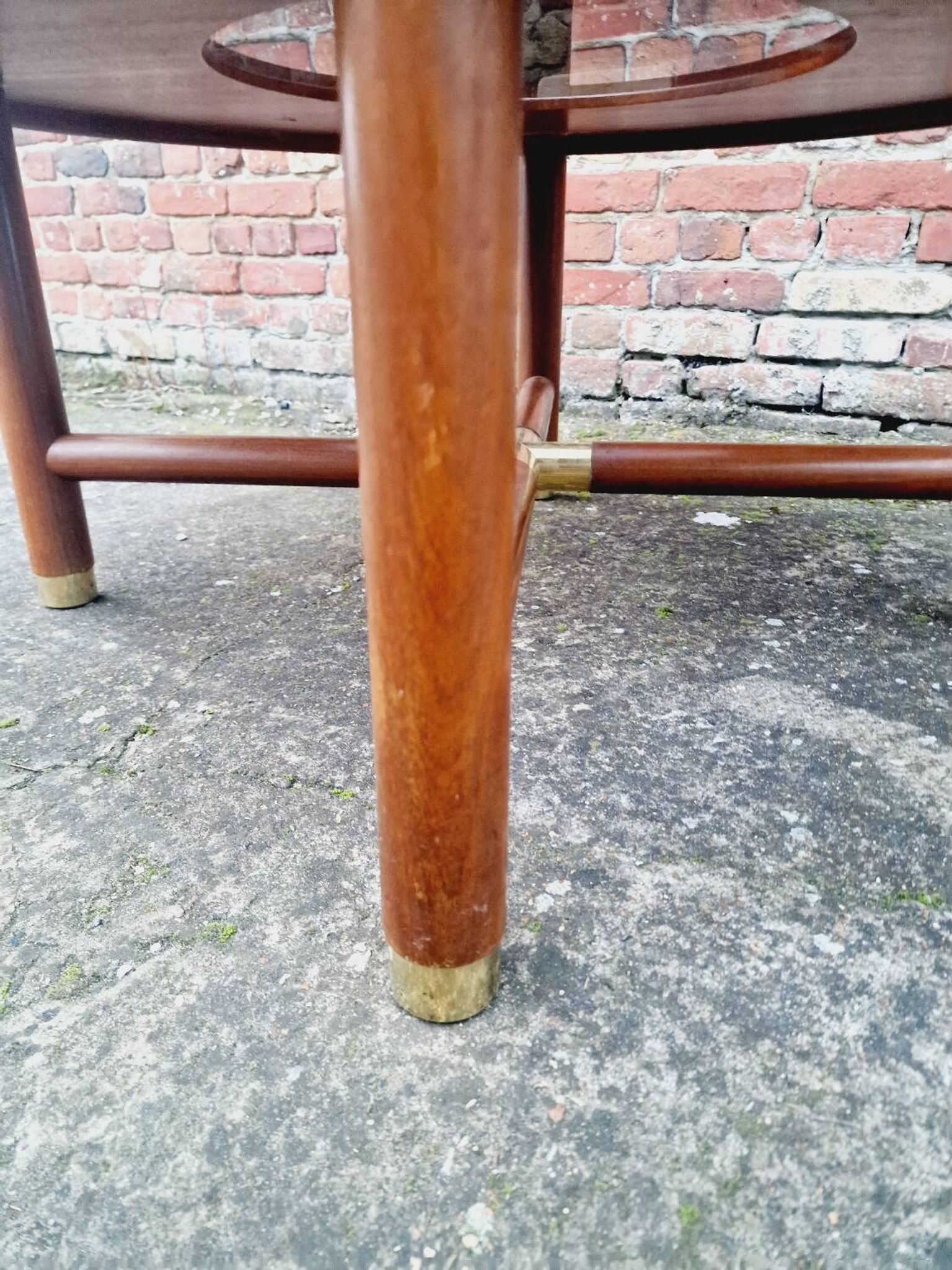 Table g-plan teck verre fumé signé vintage
