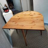 Folding table