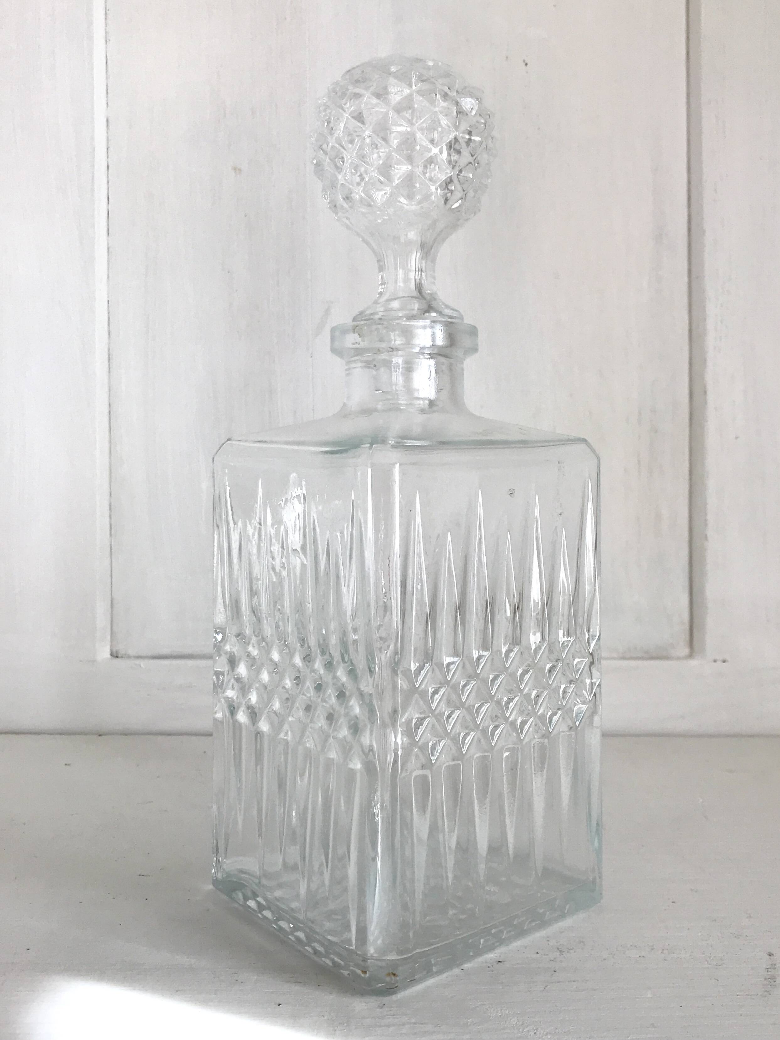 Glass whiskey decanter