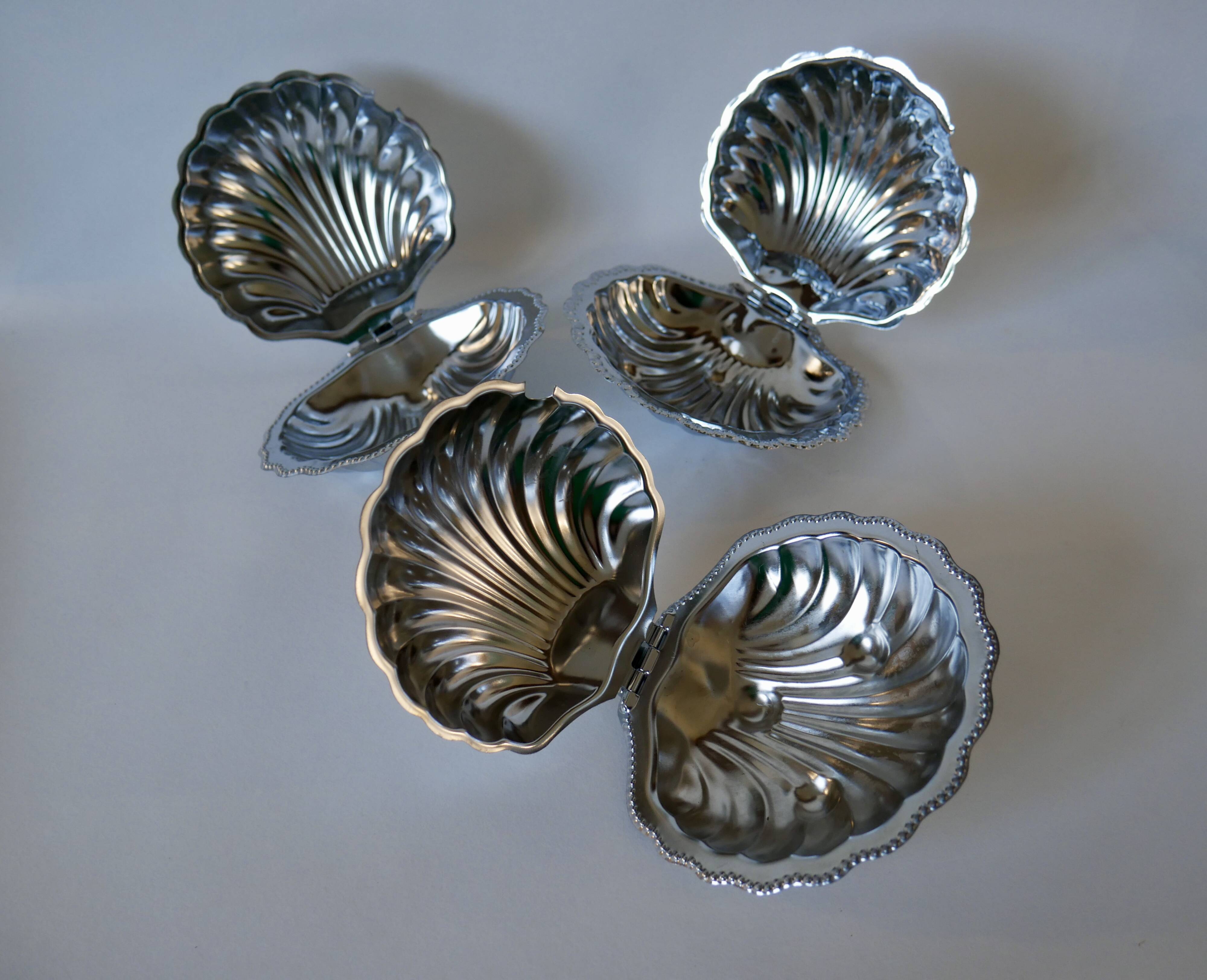 Shell pocket in silver metal from the 60s and 70s