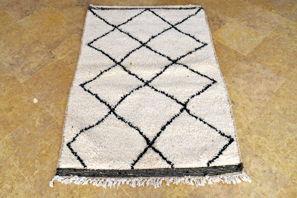 Beni Ouarain diamond rug New
