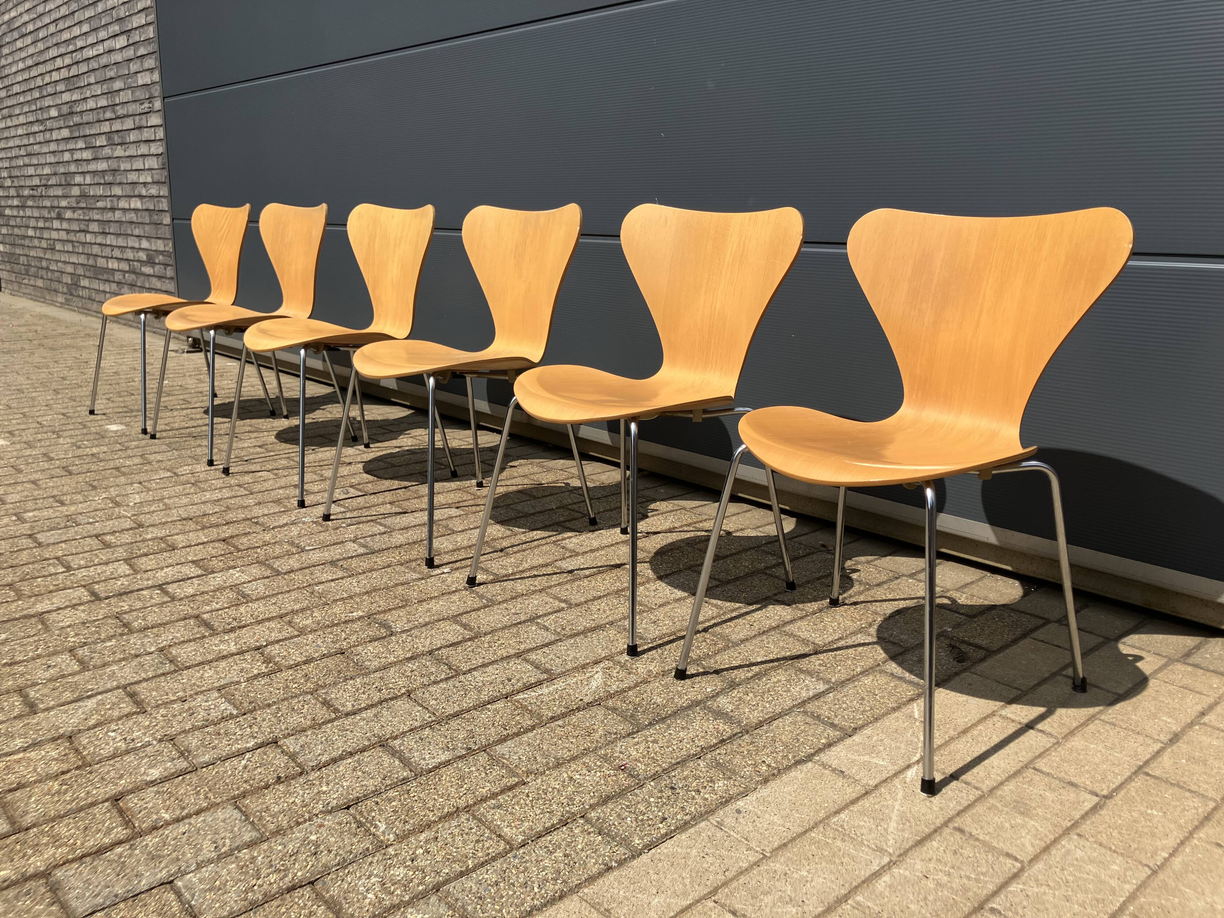 Fritz Hansen series 7 Vlinderstoelen naturel hout 1988