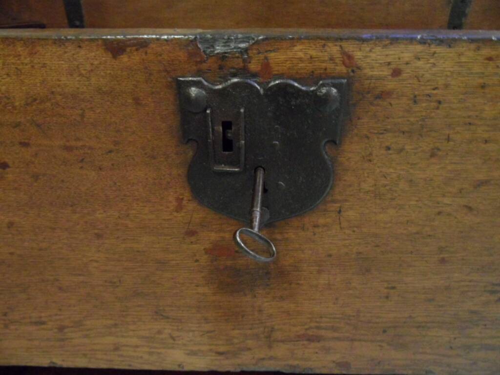 Coffre ancien en chêne