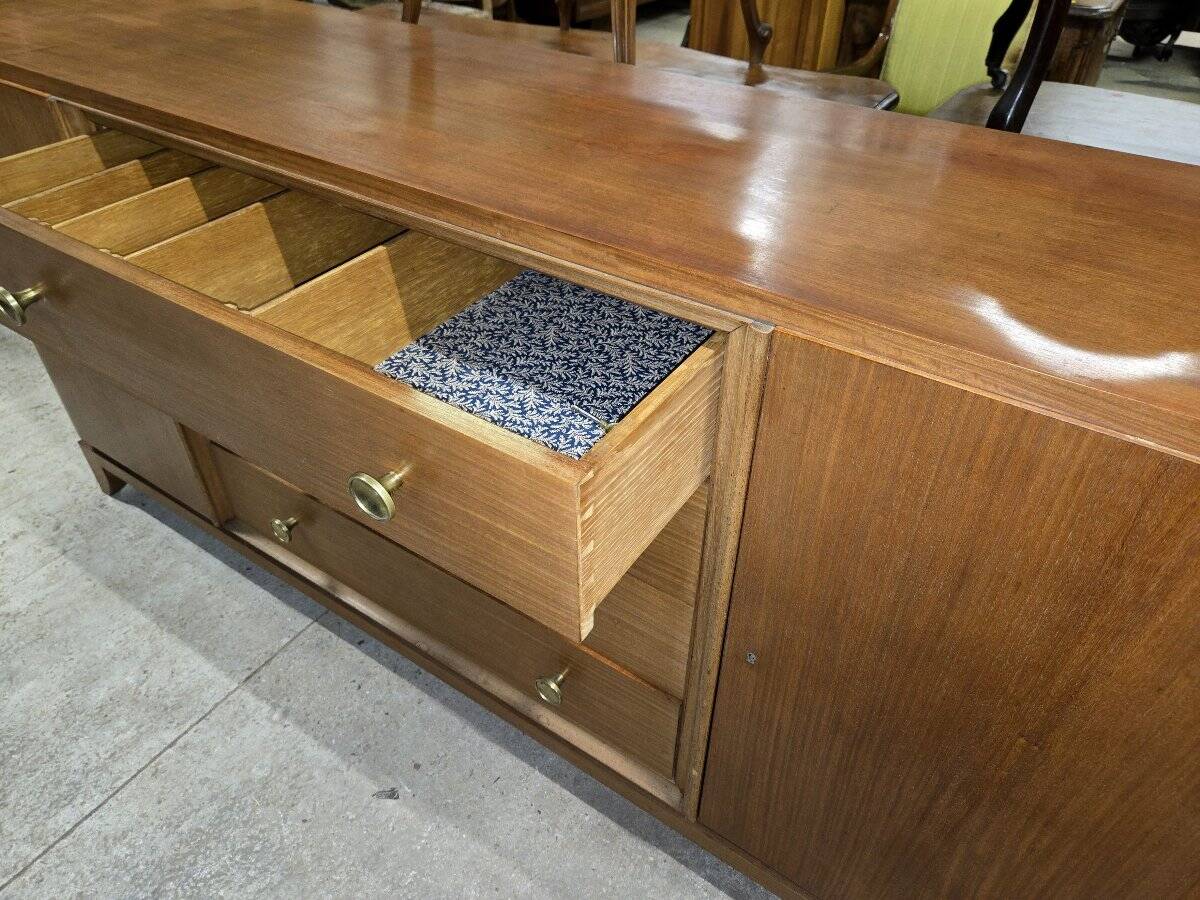 According to André Arbus, a sideboard in a row from the Art Deco period in blonde mahogany.