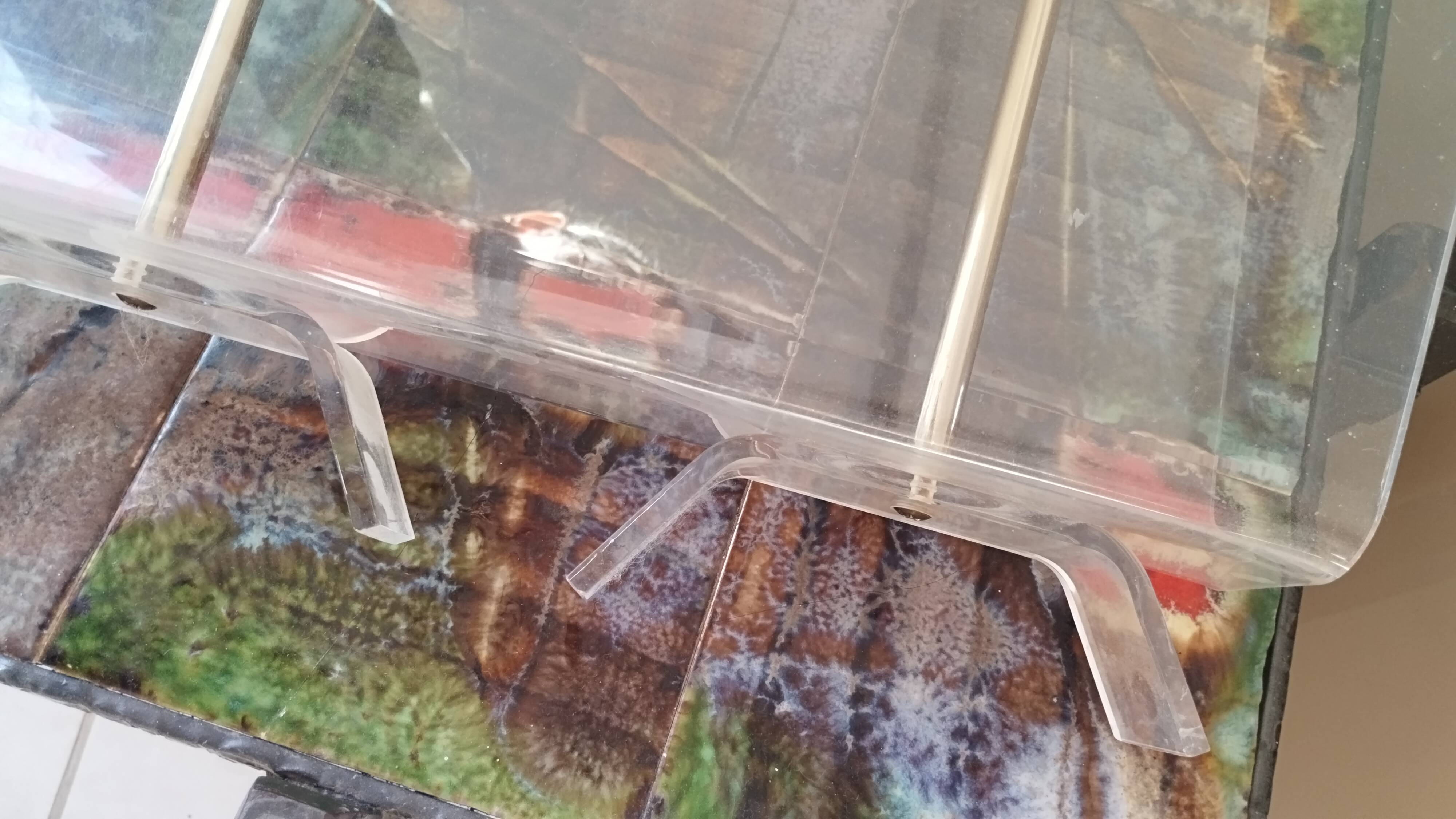 Acrylic magazine rack