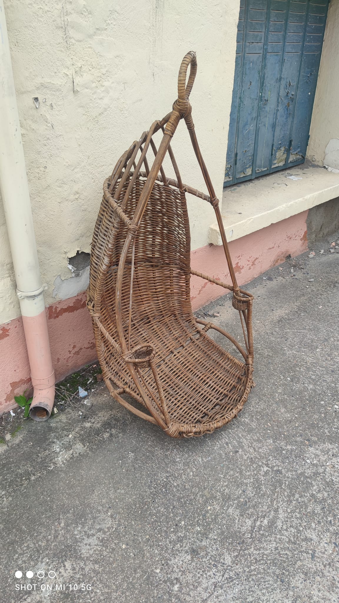Rattan hanging egg chair