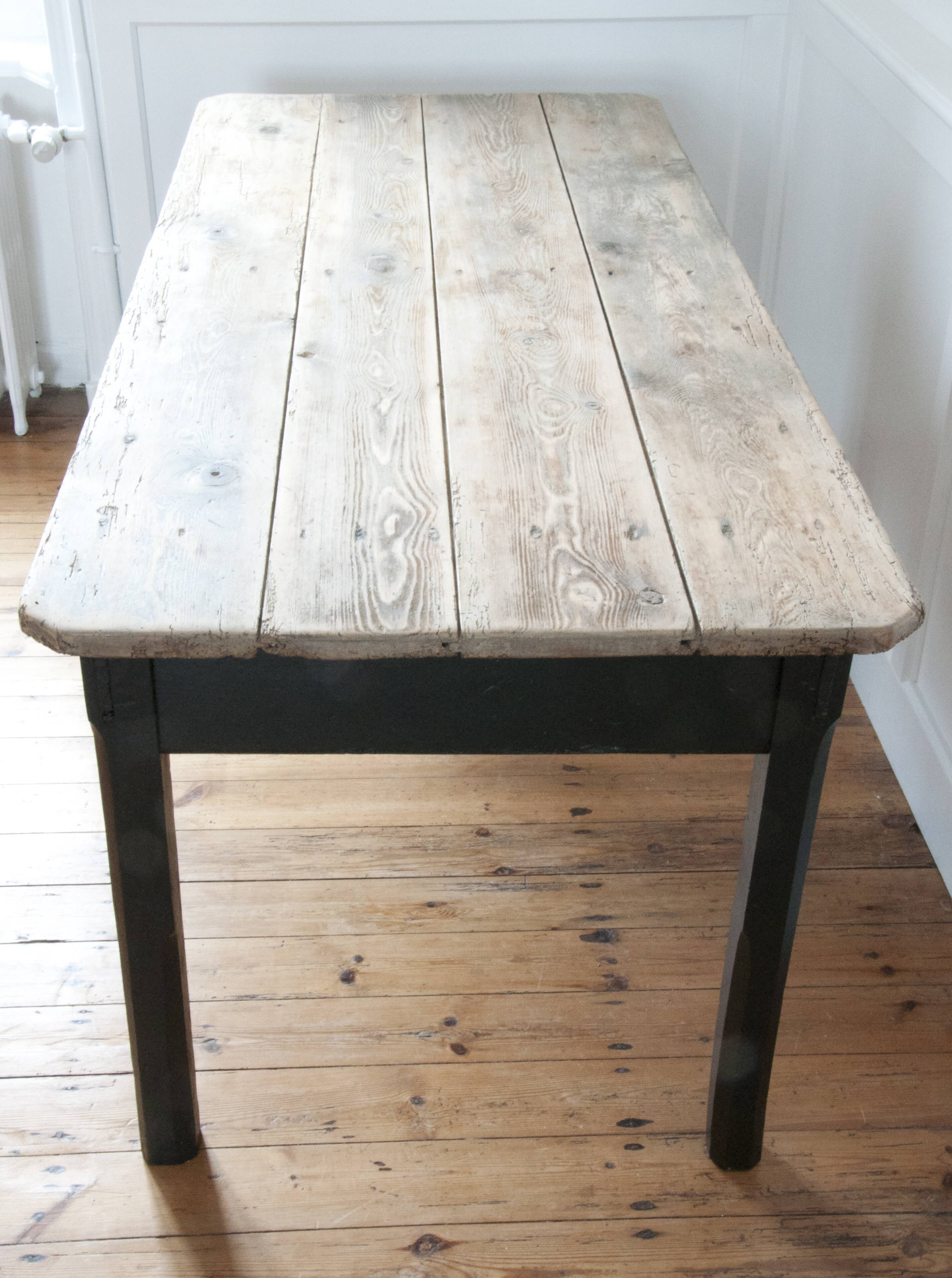 Farm table
