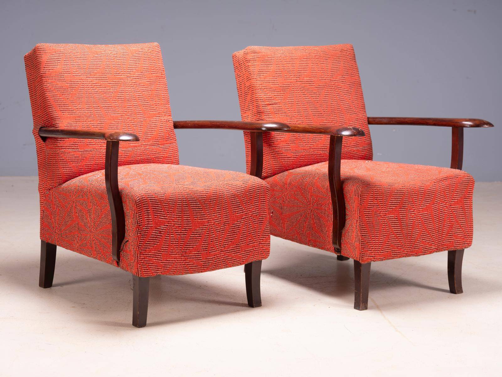 Paire de fauteuils vintage des années 50 avec accoudoirs en bois, Tchécoslovaquie, 72 × 61 × 82 cm