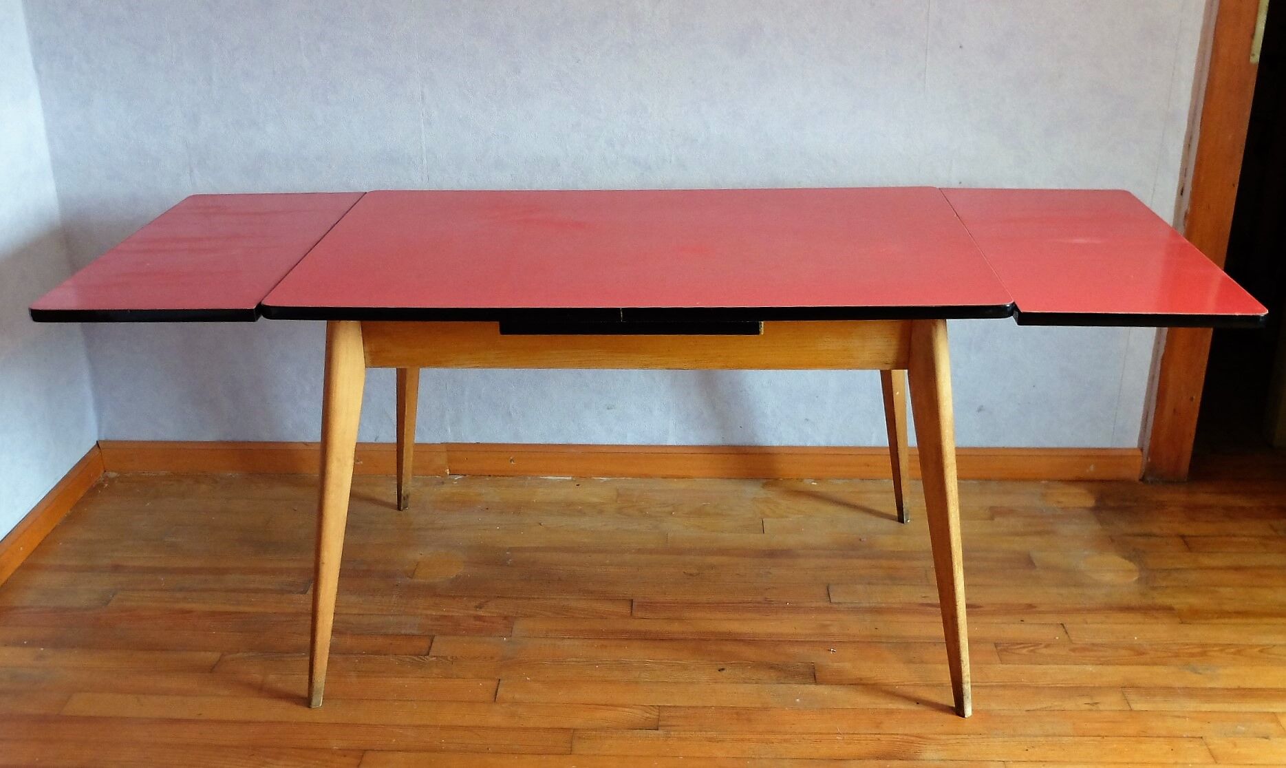 Table de cuisine dessus en formica rouge, 1950