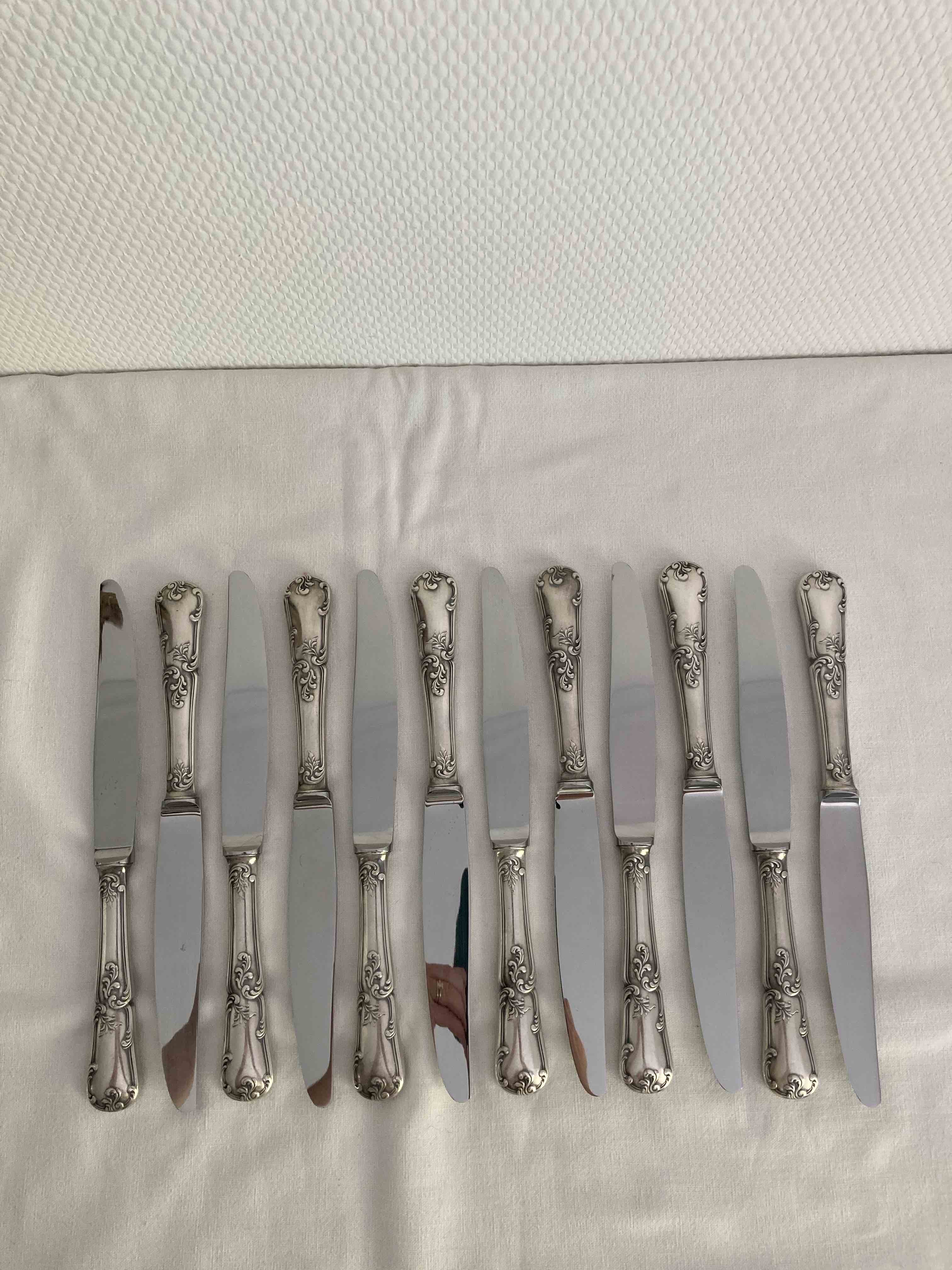 Silver metal knives Frionnet