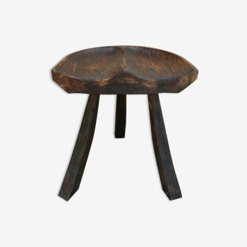 Tripod stool in solid wood, carved with gouge