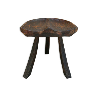Tripod stool in solid wood, carved with gouge
