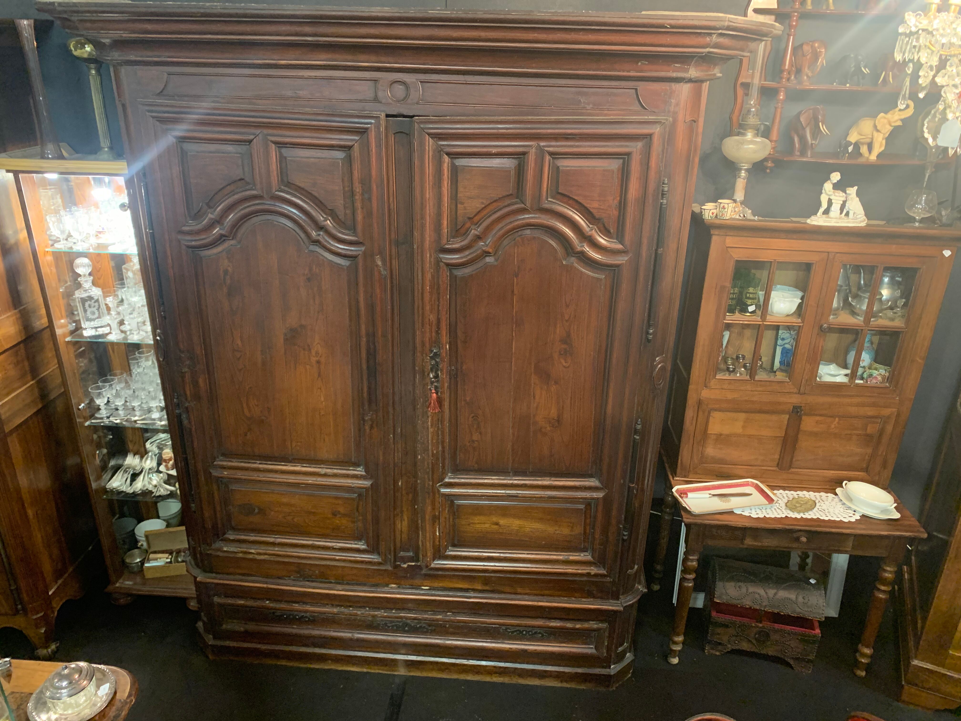 Armoire Louis XIV en noyer