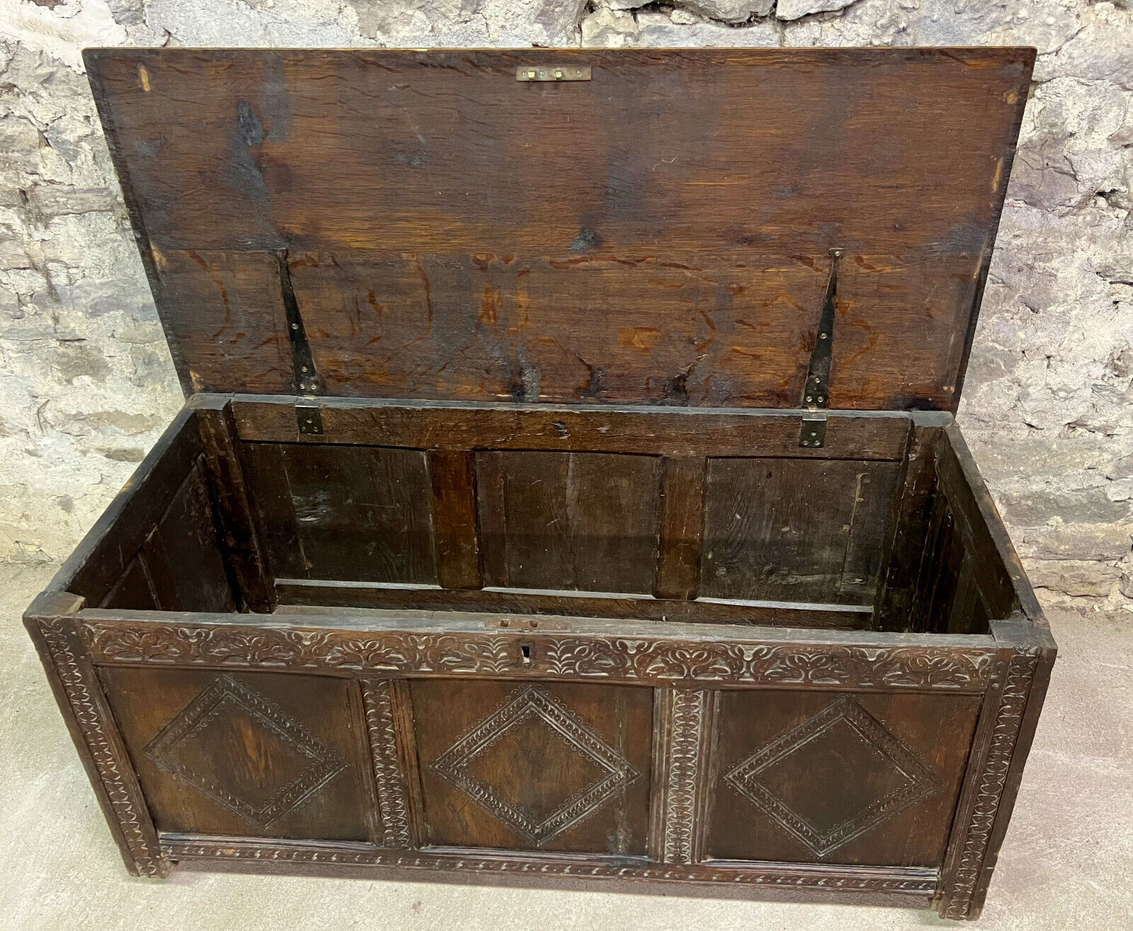 Chest Louis XIV era solid oak circa 1680-1700 (B)