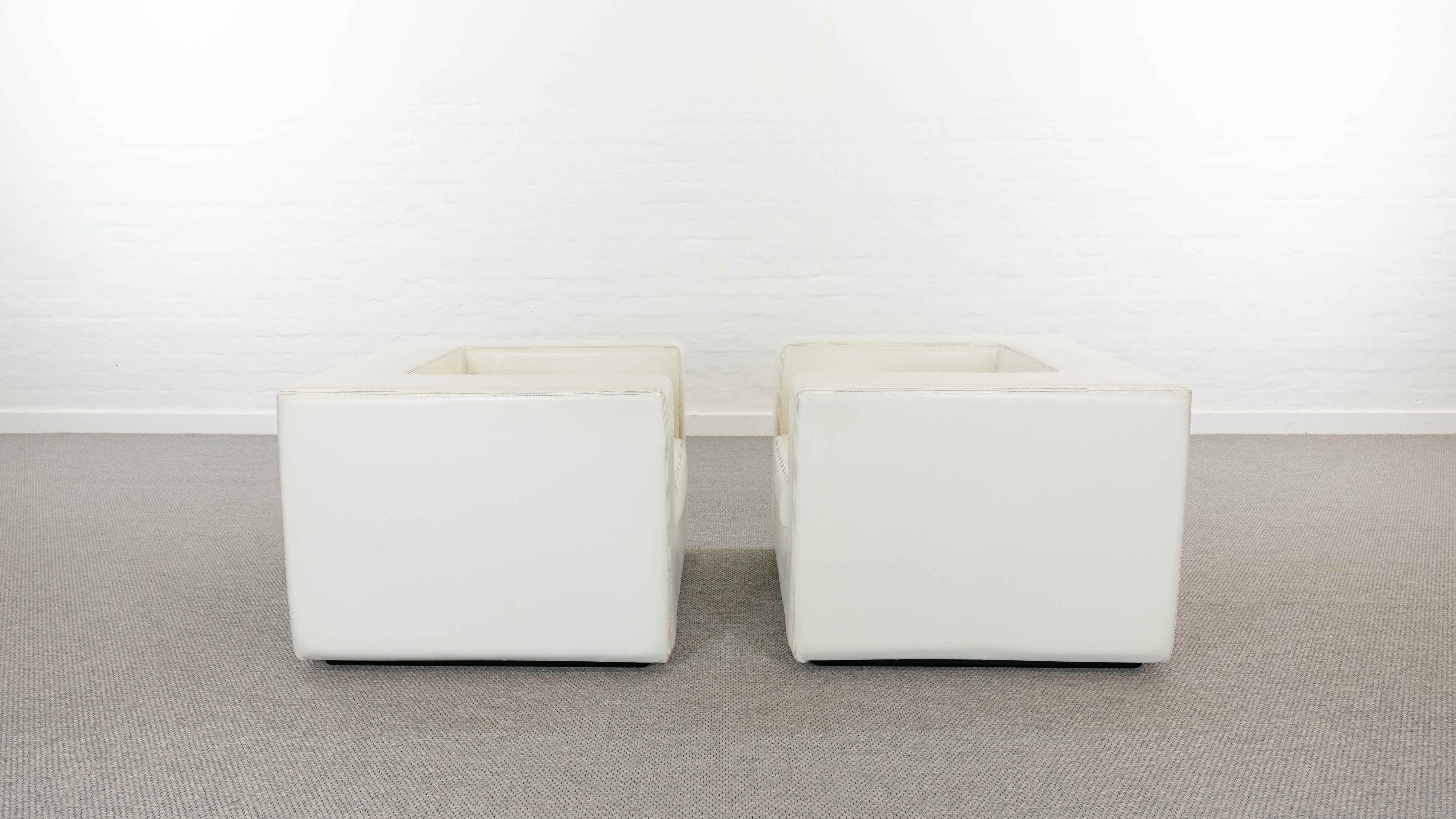 Pair of vintage Throw Away Armchairs by Willie Landels for Zanotta, white Vinyl