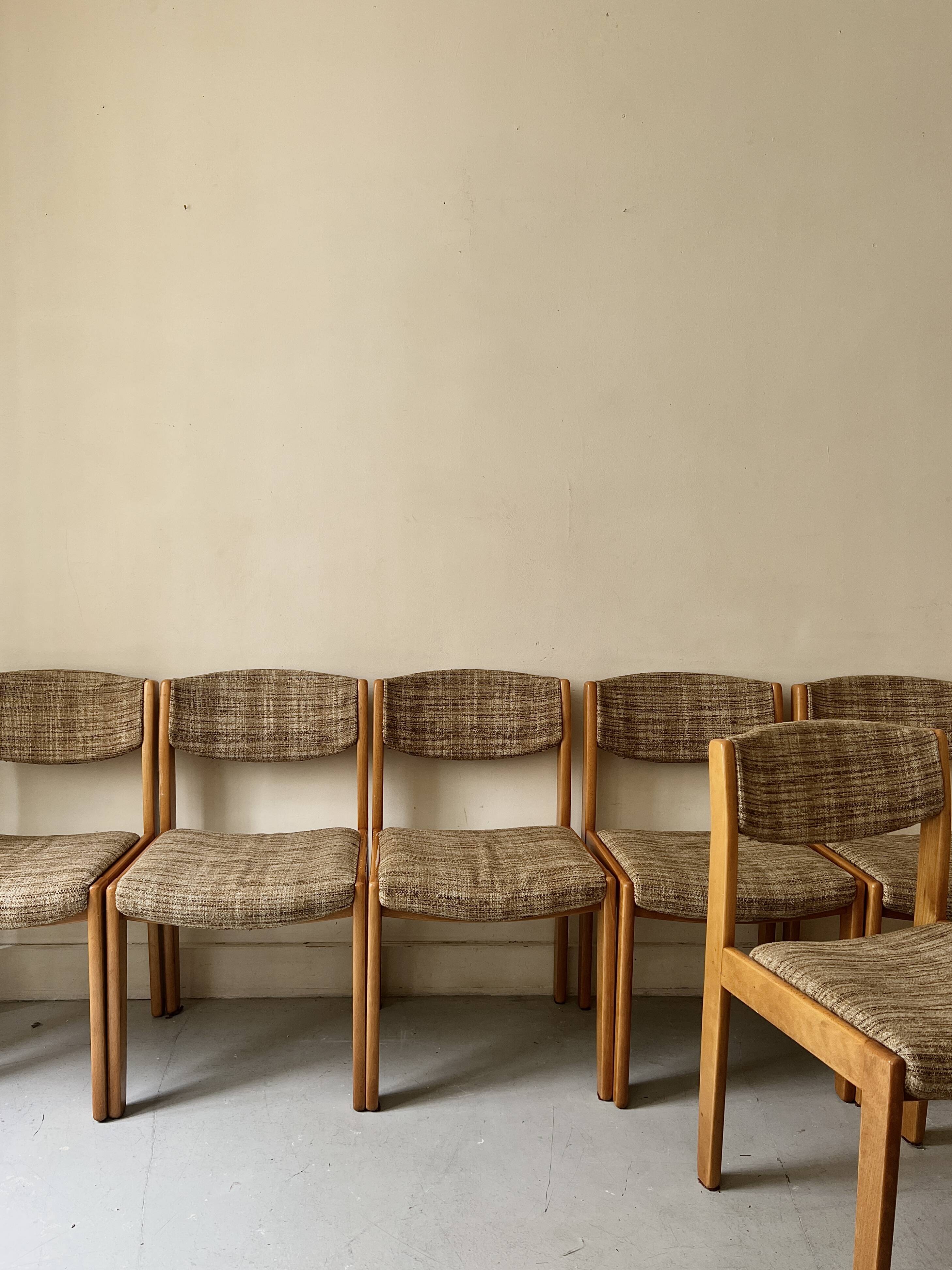 Set of 6 mid-century chairs in honey wood and tweed, 1970 design by dlg Regain.