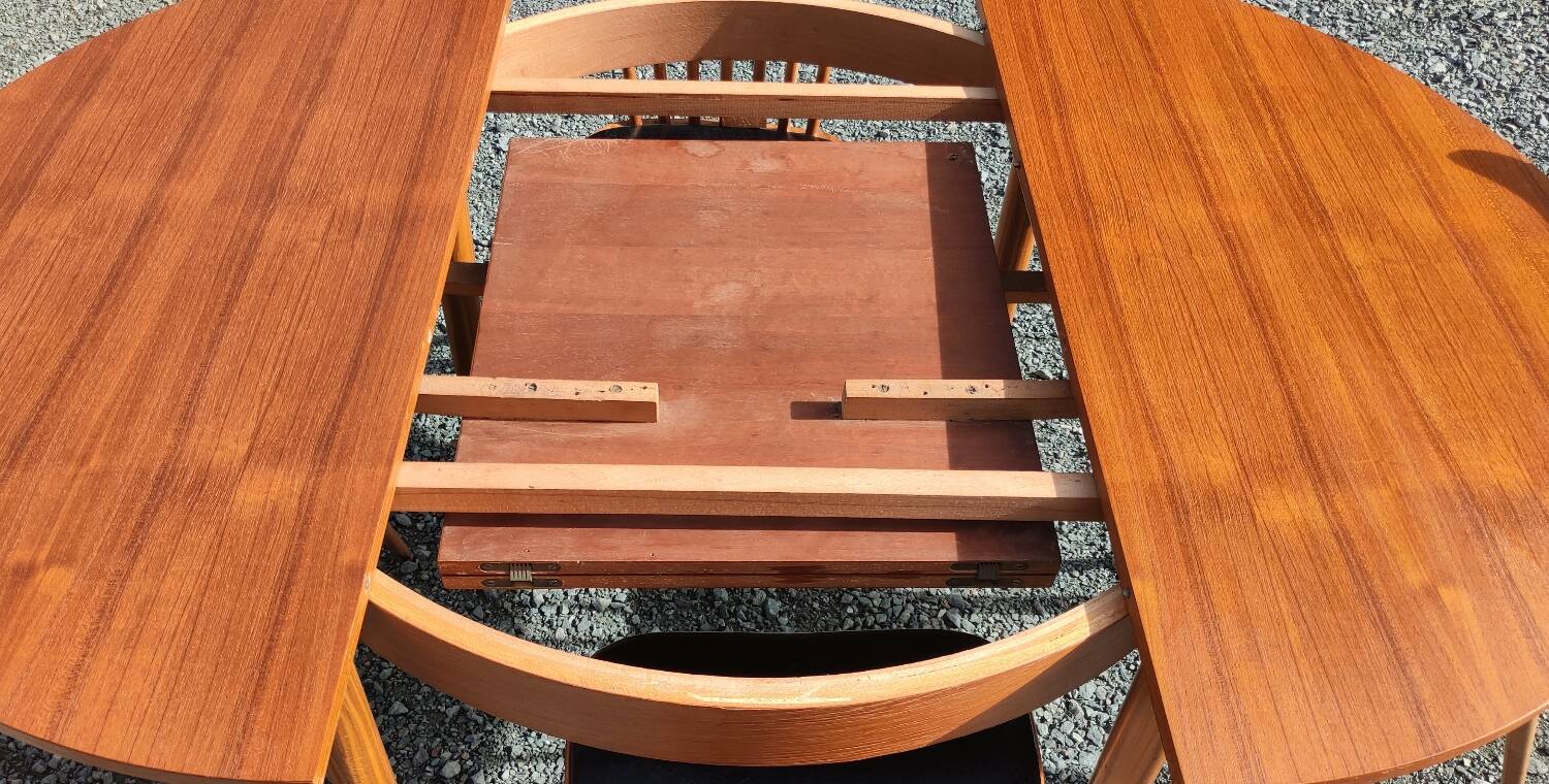 Old round extendable Scandinavian style table from the 1960s