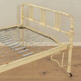 1920s bed