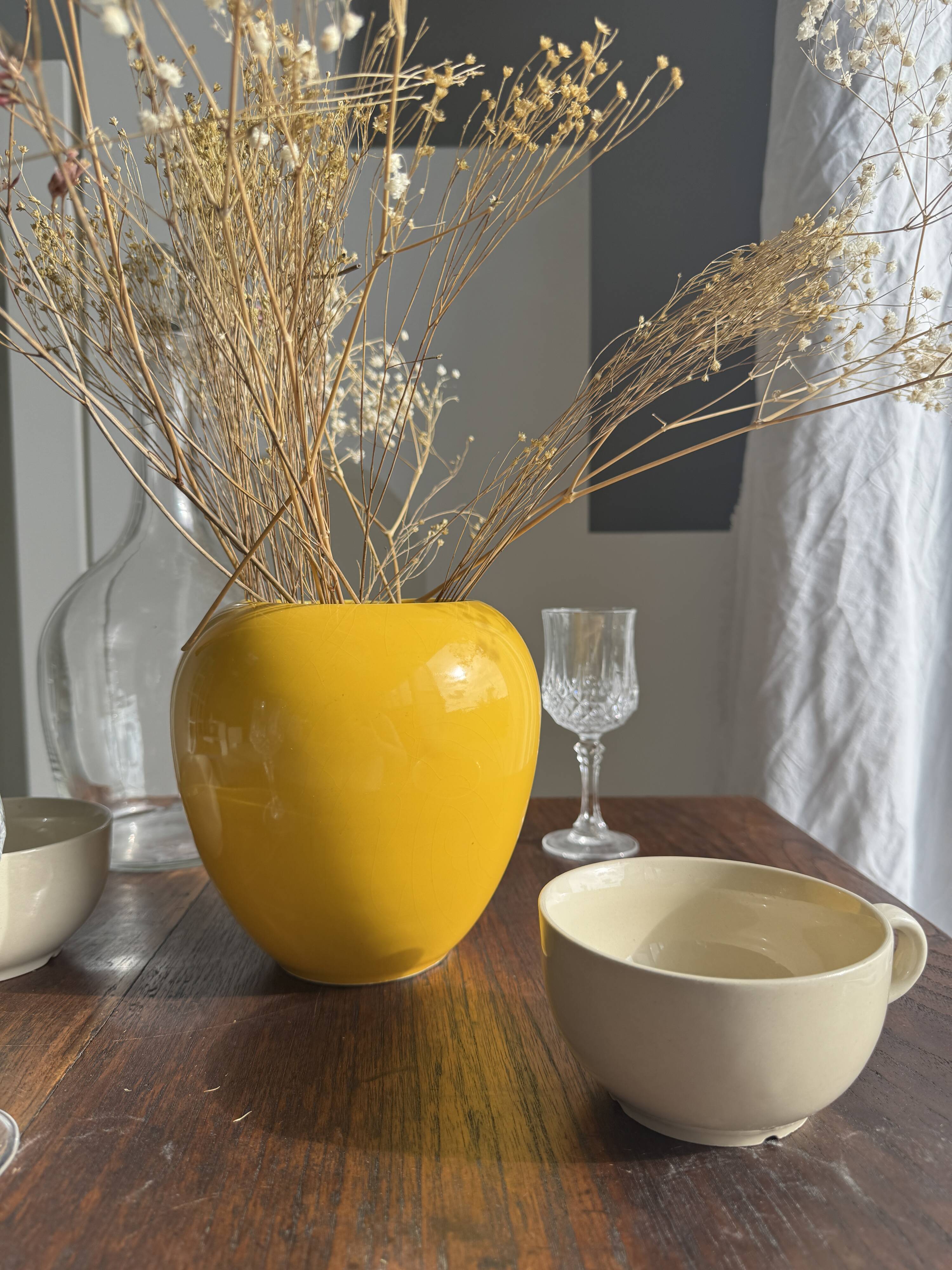 Small yellow spherical vase from the 90s, H10 D16