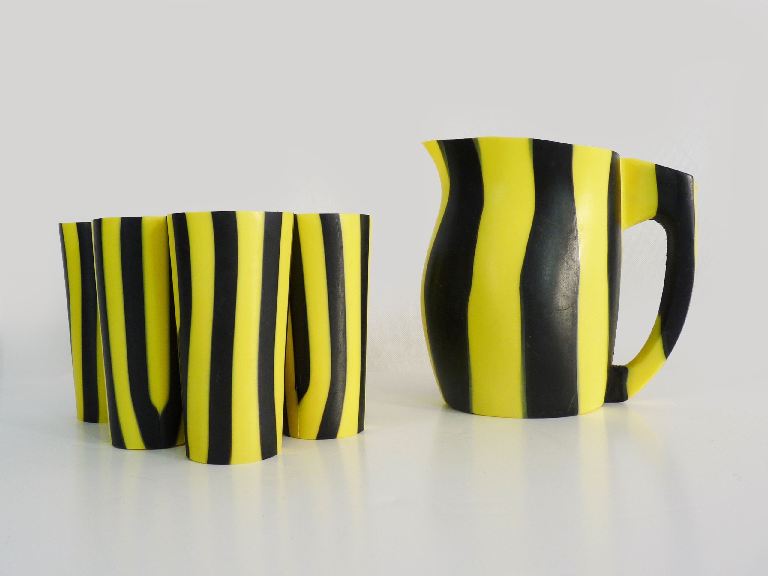 Orangeade service, vintage water service, yellow and black plastic. design. Year 60