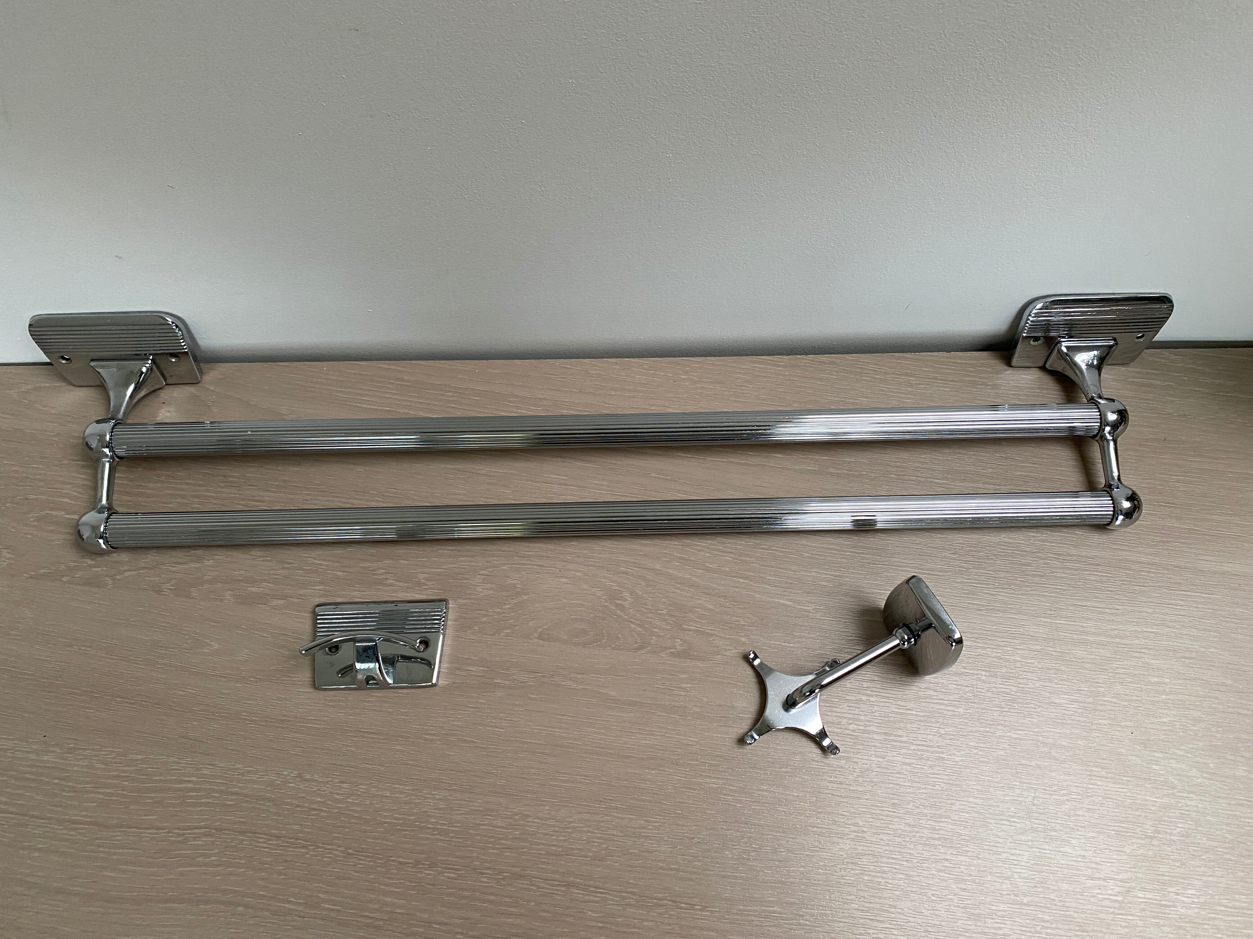 Chromed metal bathroom set