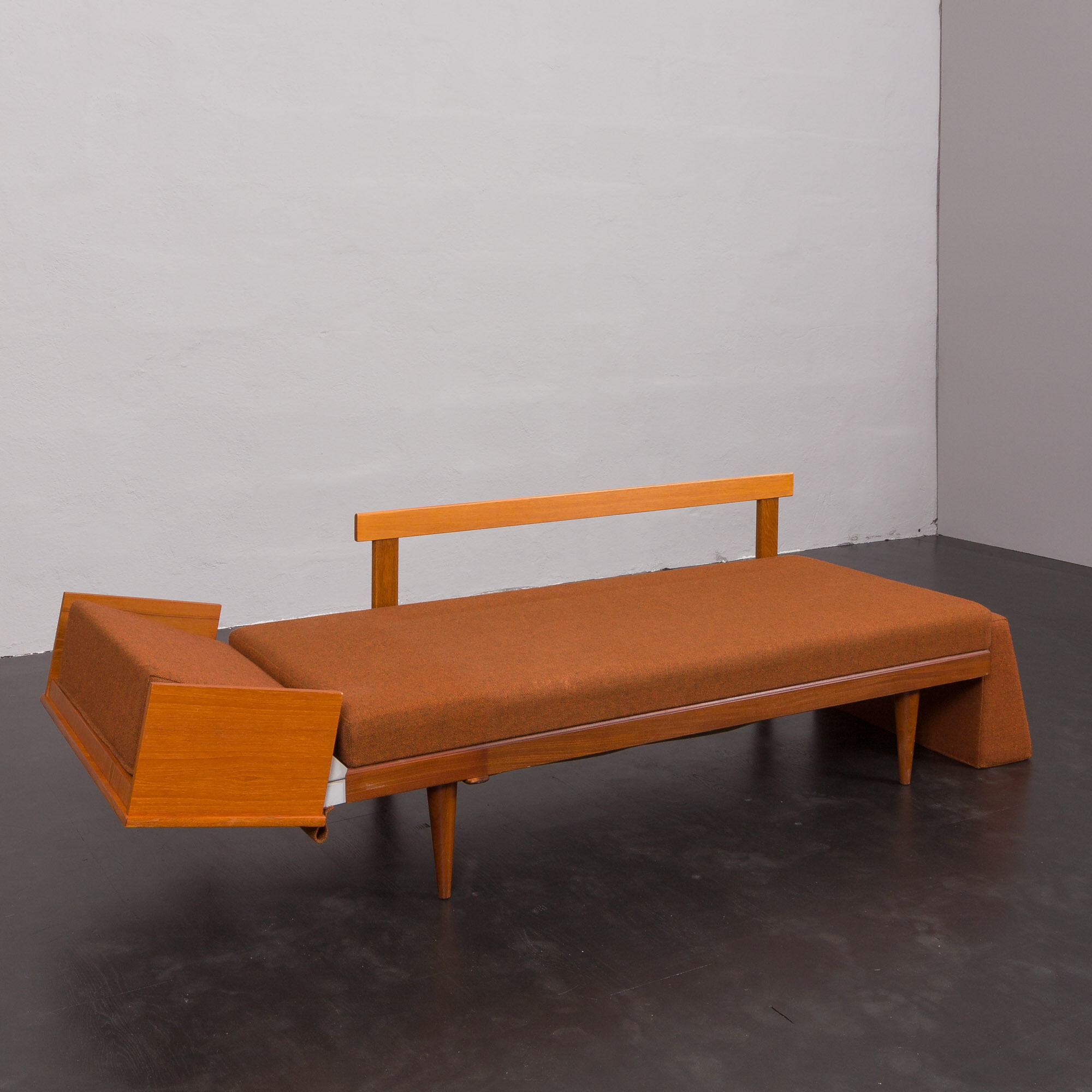 Svane daybed by Igmar Relling in original dark orange wool upholstery, Norway 1970s