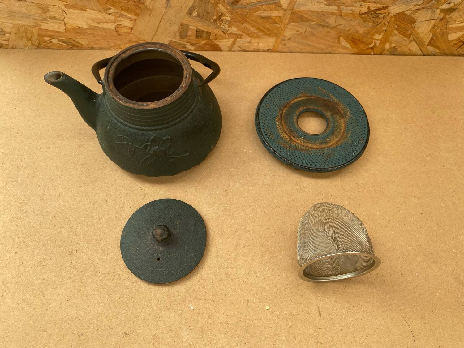 Antique japanese green cast iron teapot flower decor + vintage stand