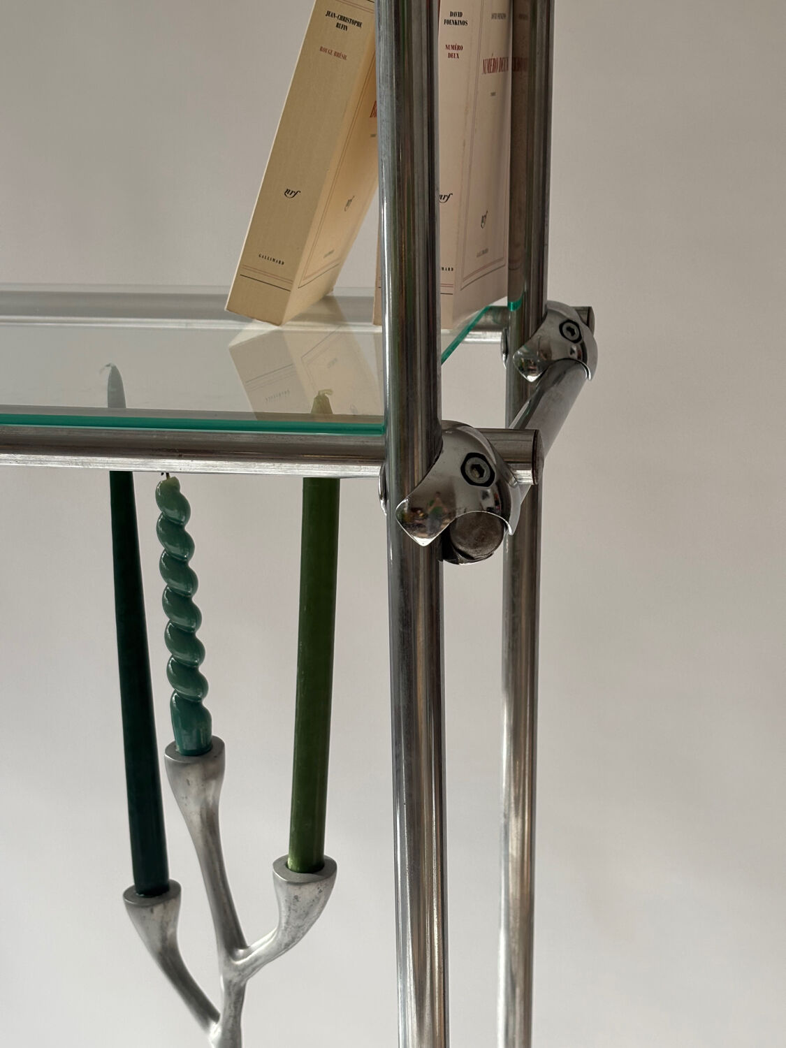 Minimalist bookshelf, Italian design 1970.