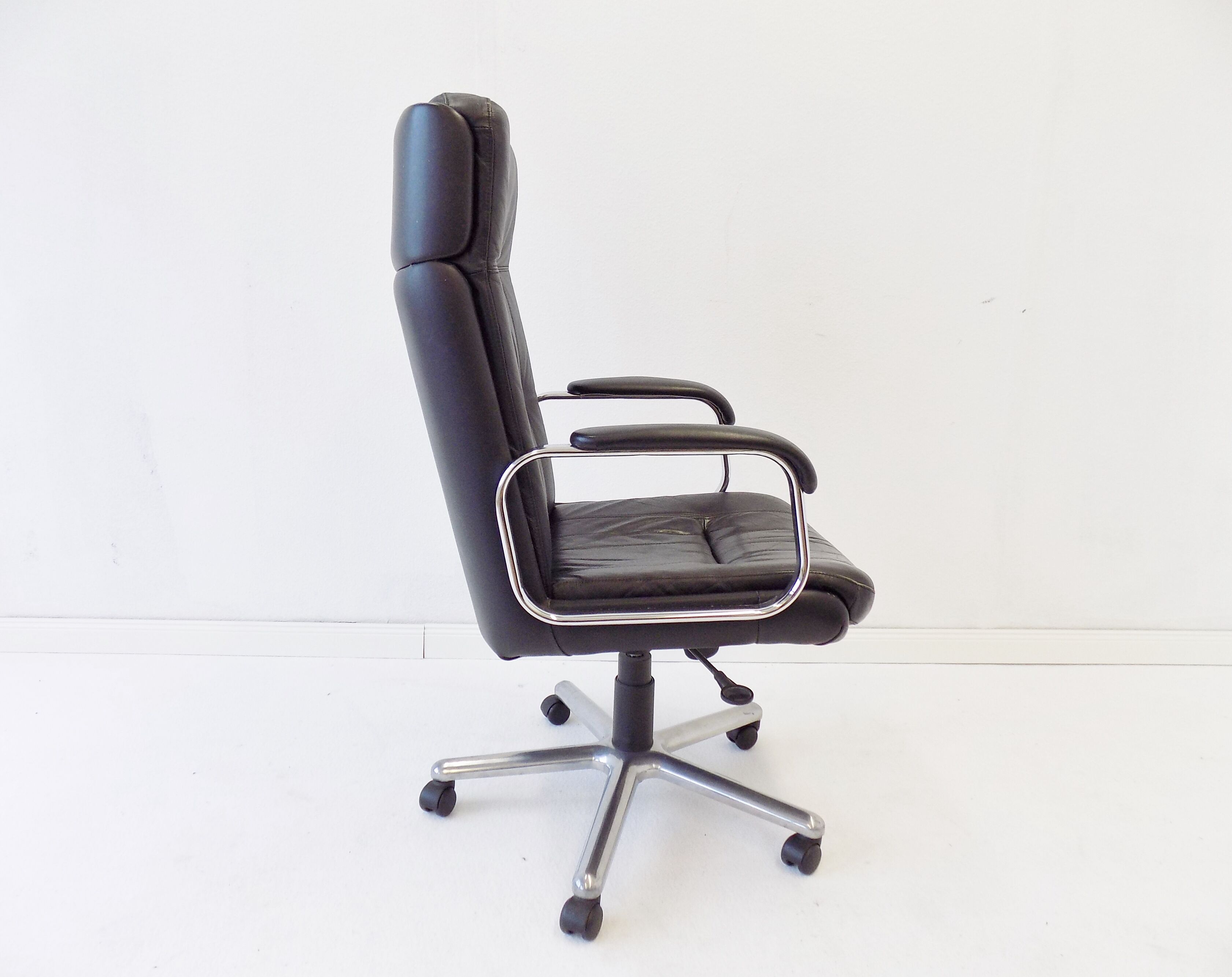 German office armchair black leather 70s