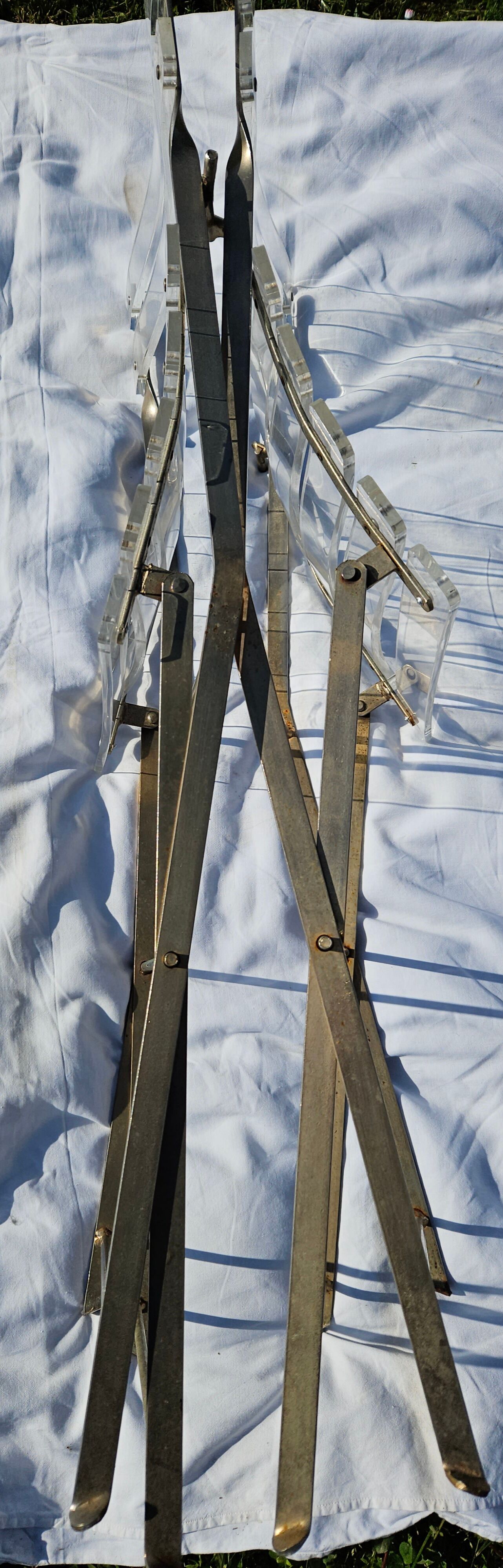 2 invisible folding chairs in metal and transparent plexiglass