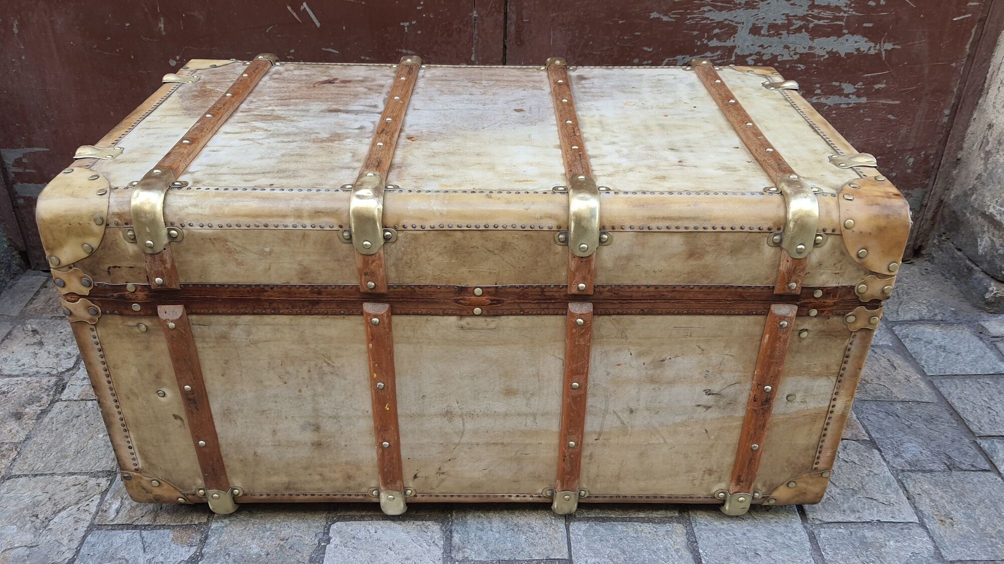 Malle auto travel trunk made of pigskin
