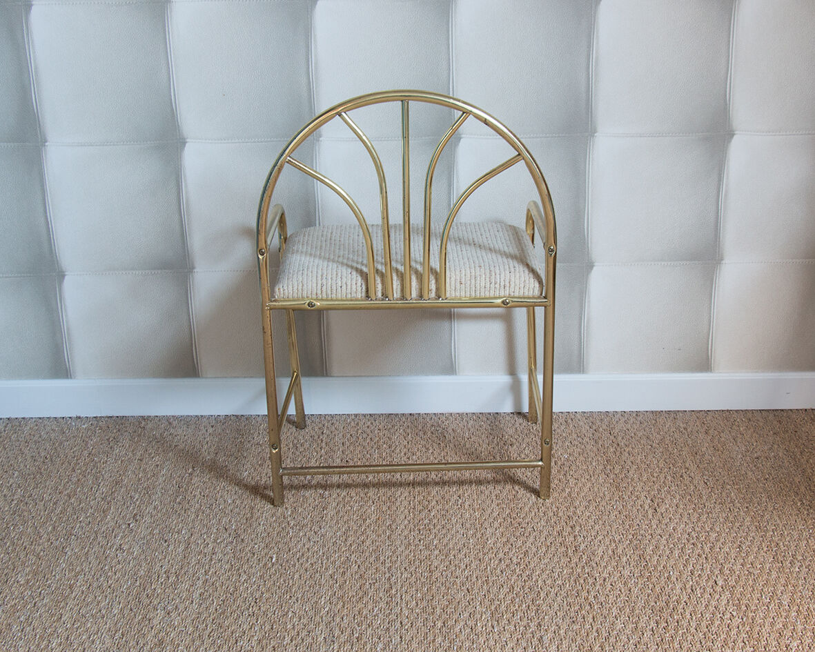 Dressing table in gold metal