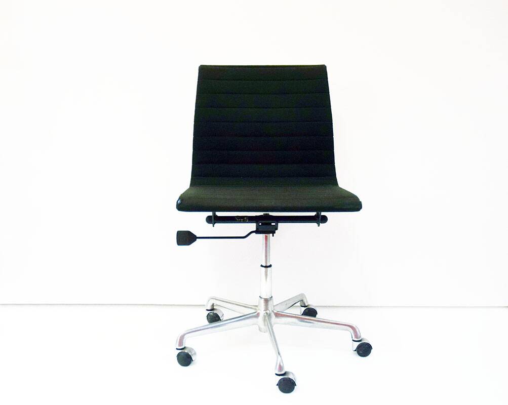 Charles & Ray Eames office chair mod. EA101 ICF production, 1970s