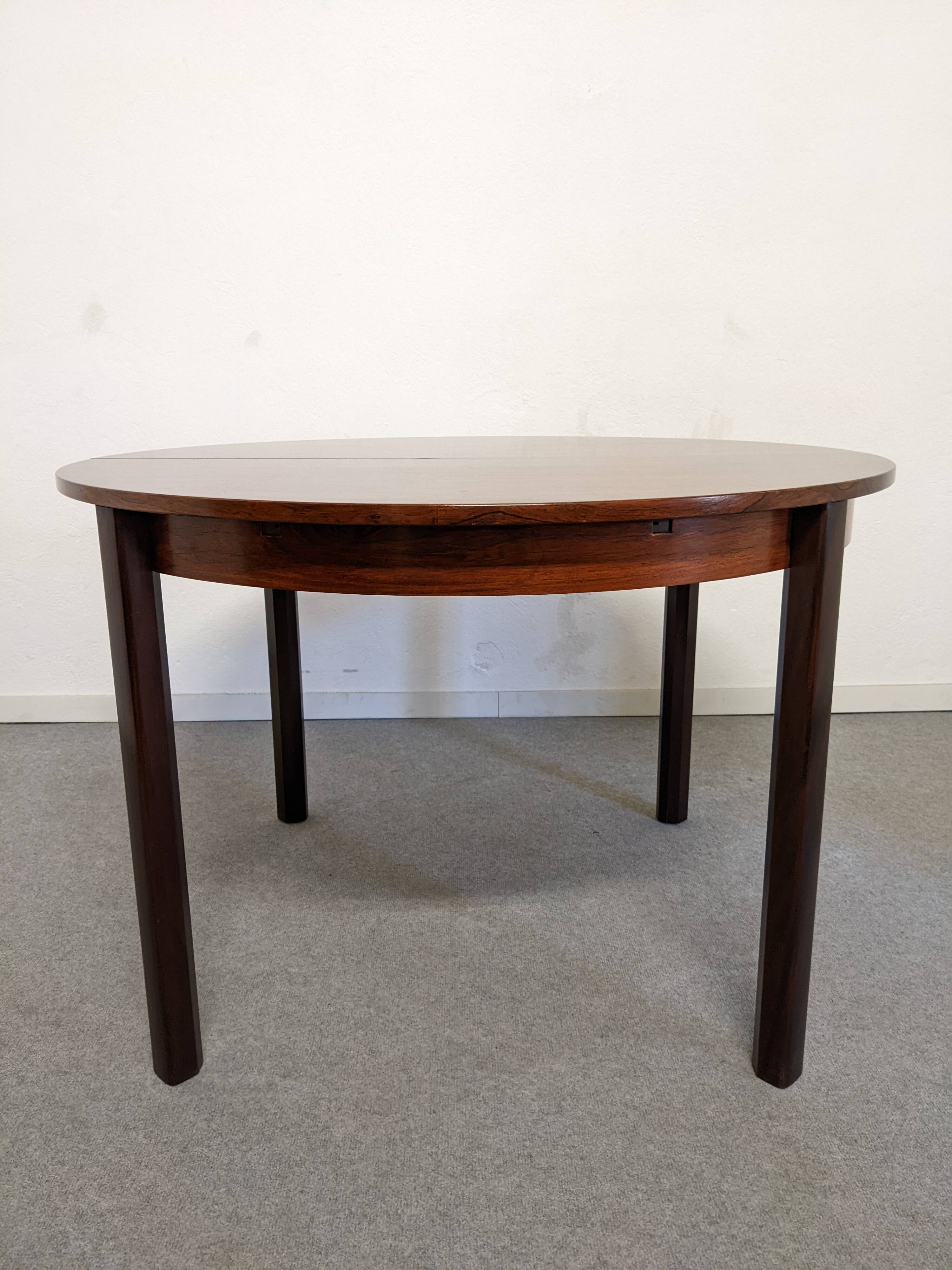 Danish rosewood dining table from the 60s/70s