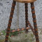 Tripod stool with bumped legs