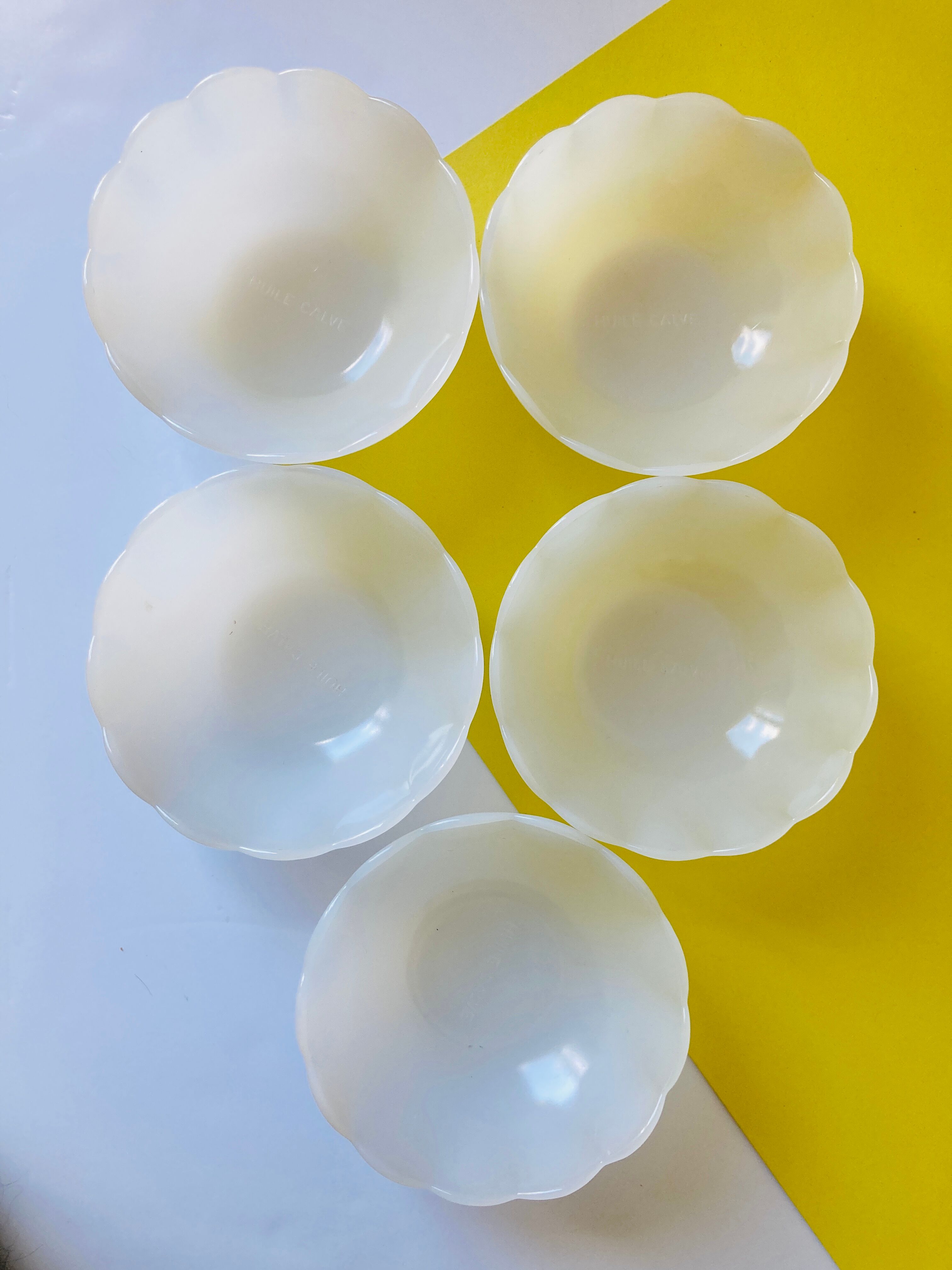 5 bowls in white glass