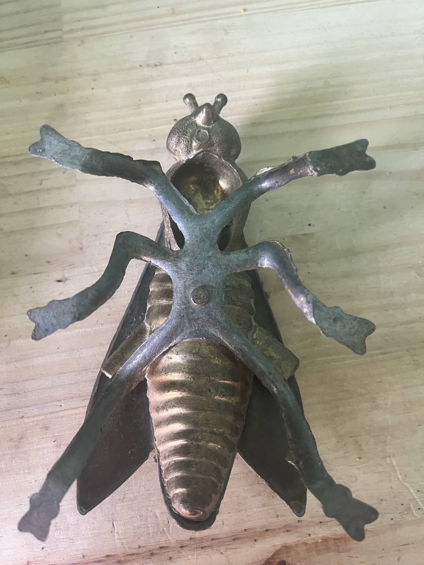 Vintage brass fly/cicada ashtray (17 cm) – Art wings