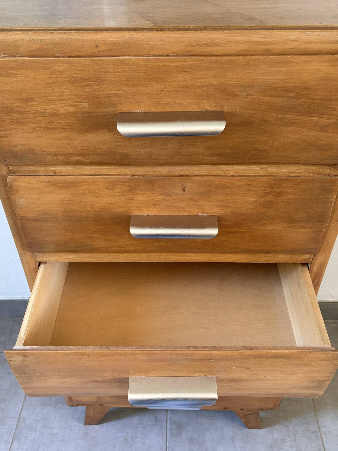 Vintage chest of drawers/commode from the 1960s.