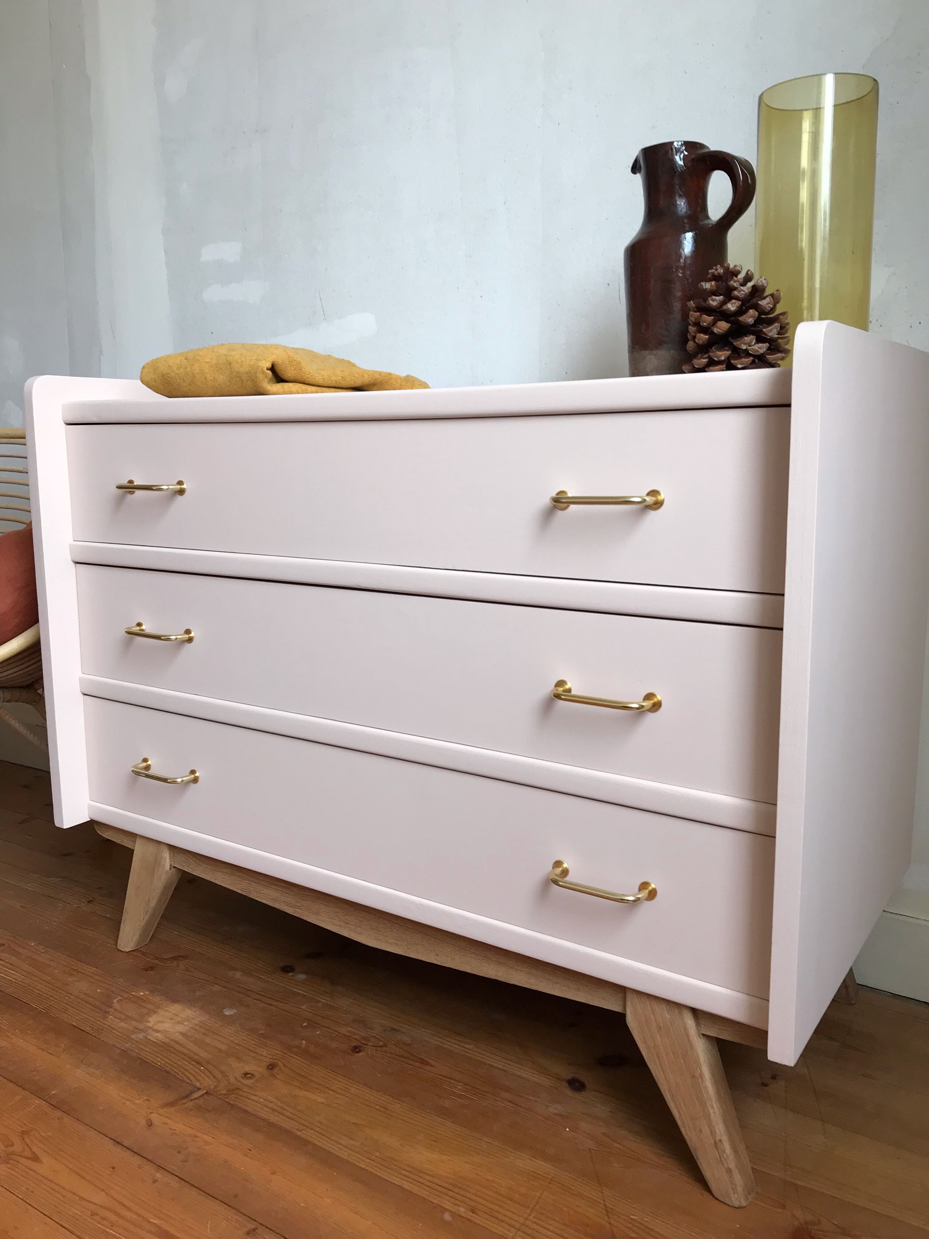 Commode year 50 painted in Setting Plaster from Farrow & Ball