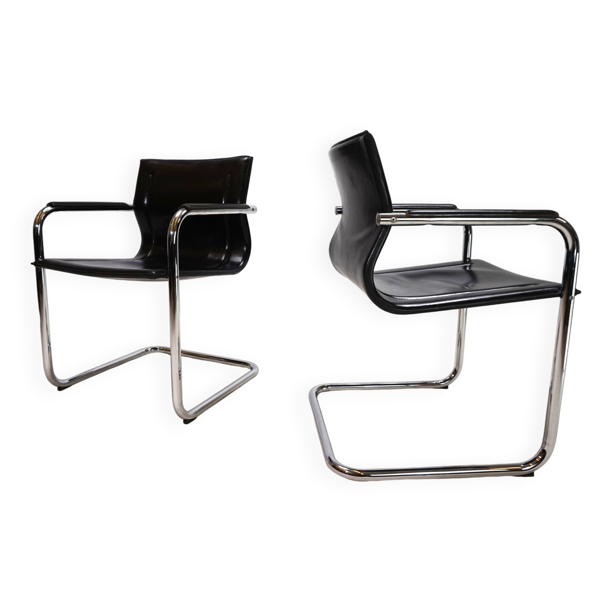 2 leather and chrome metal armchairs Matteo Grassi, 1970