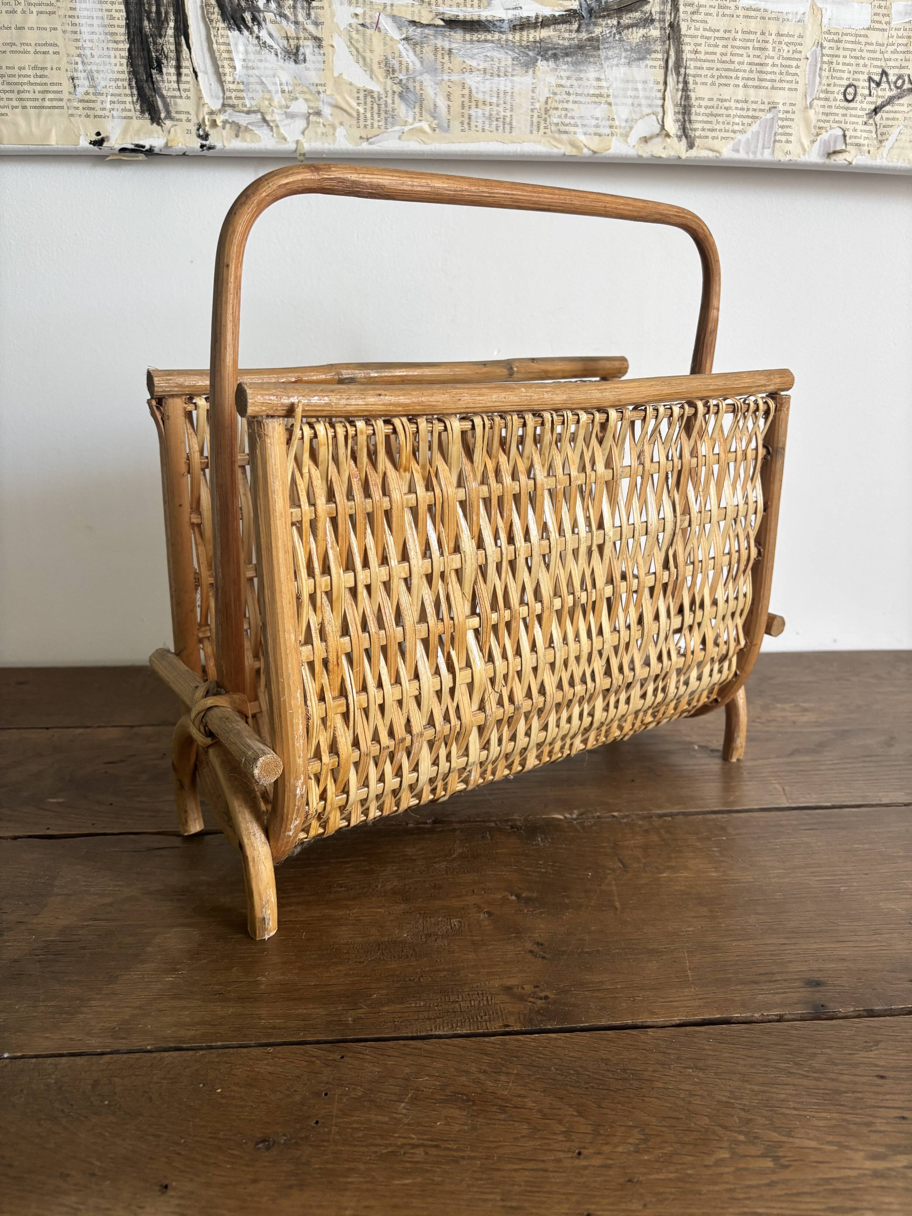 Porte-revues vintage en rotin naturel  des années 60