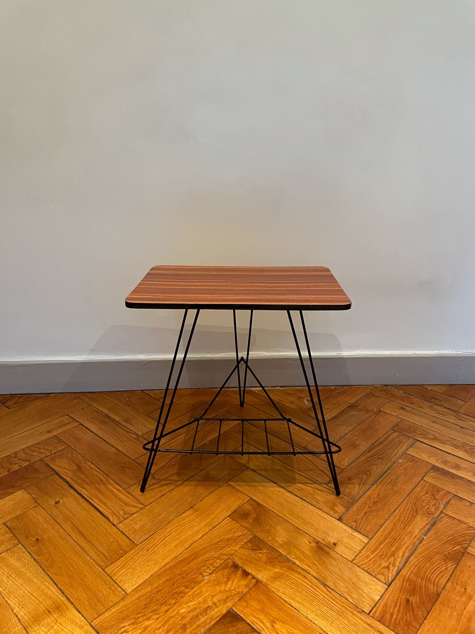 Formica sofa tip