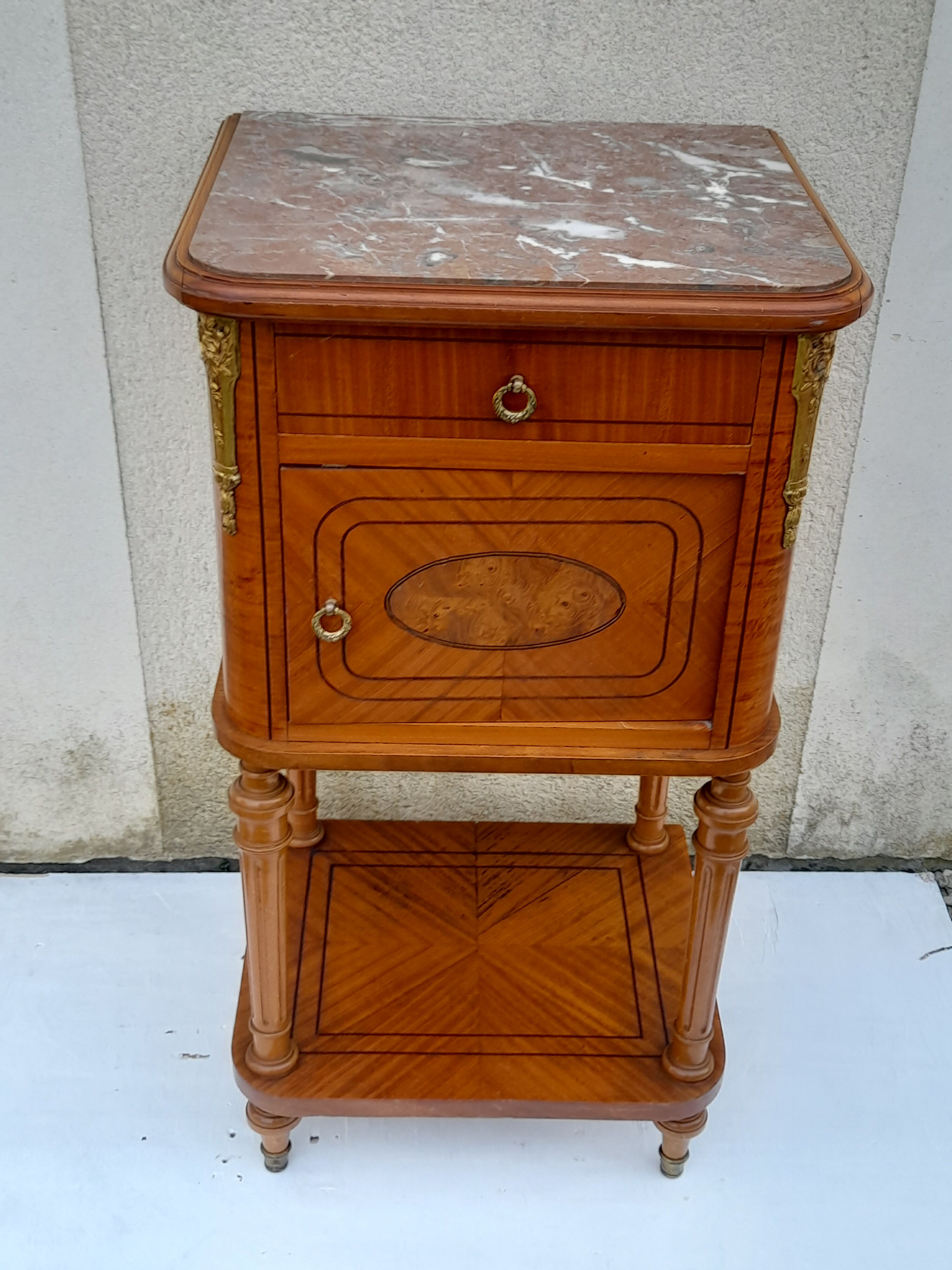 Bedside table top marble foot hoof and bronze decoration H 83 cm