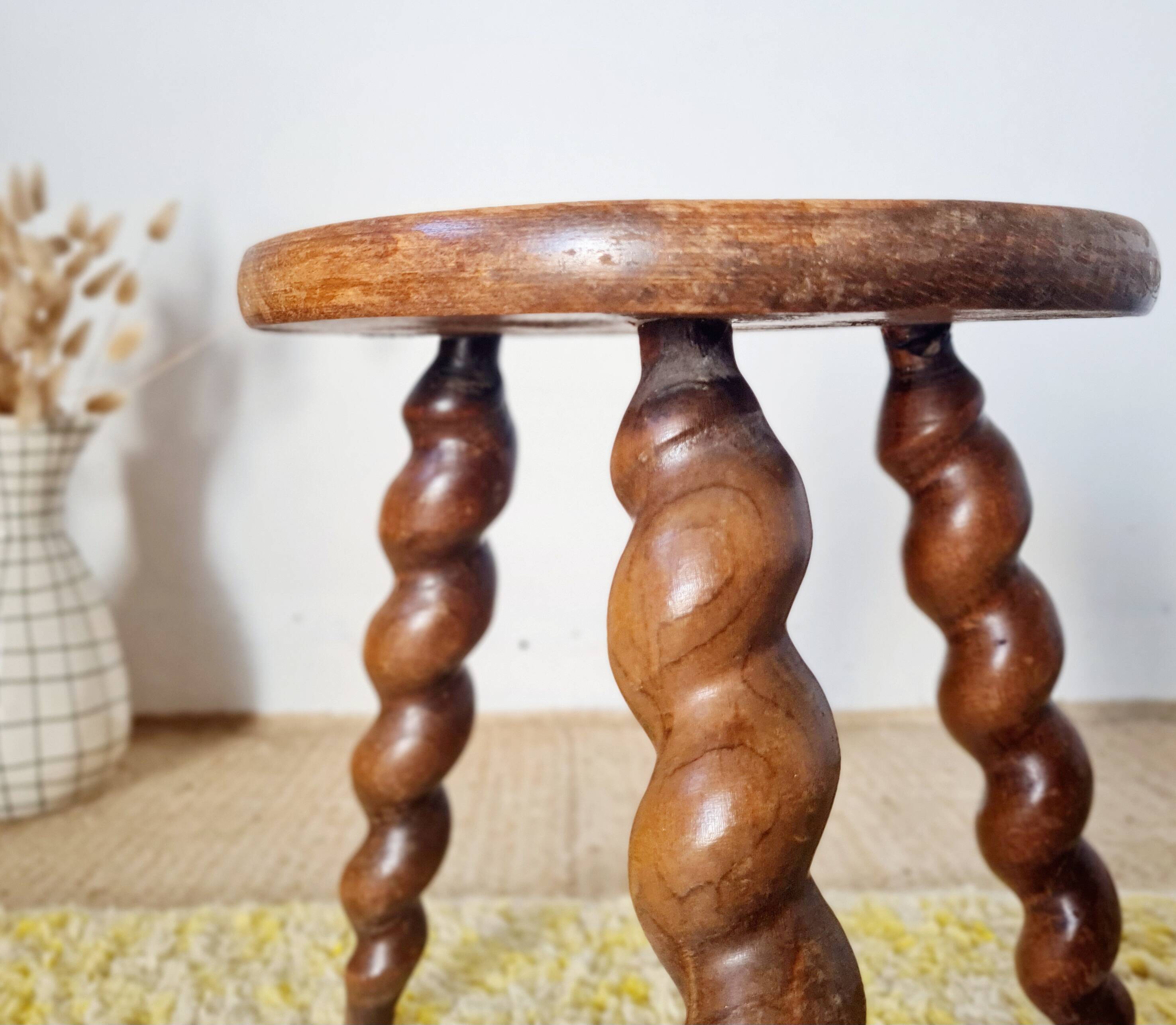 Modernist farm stool with screw legs