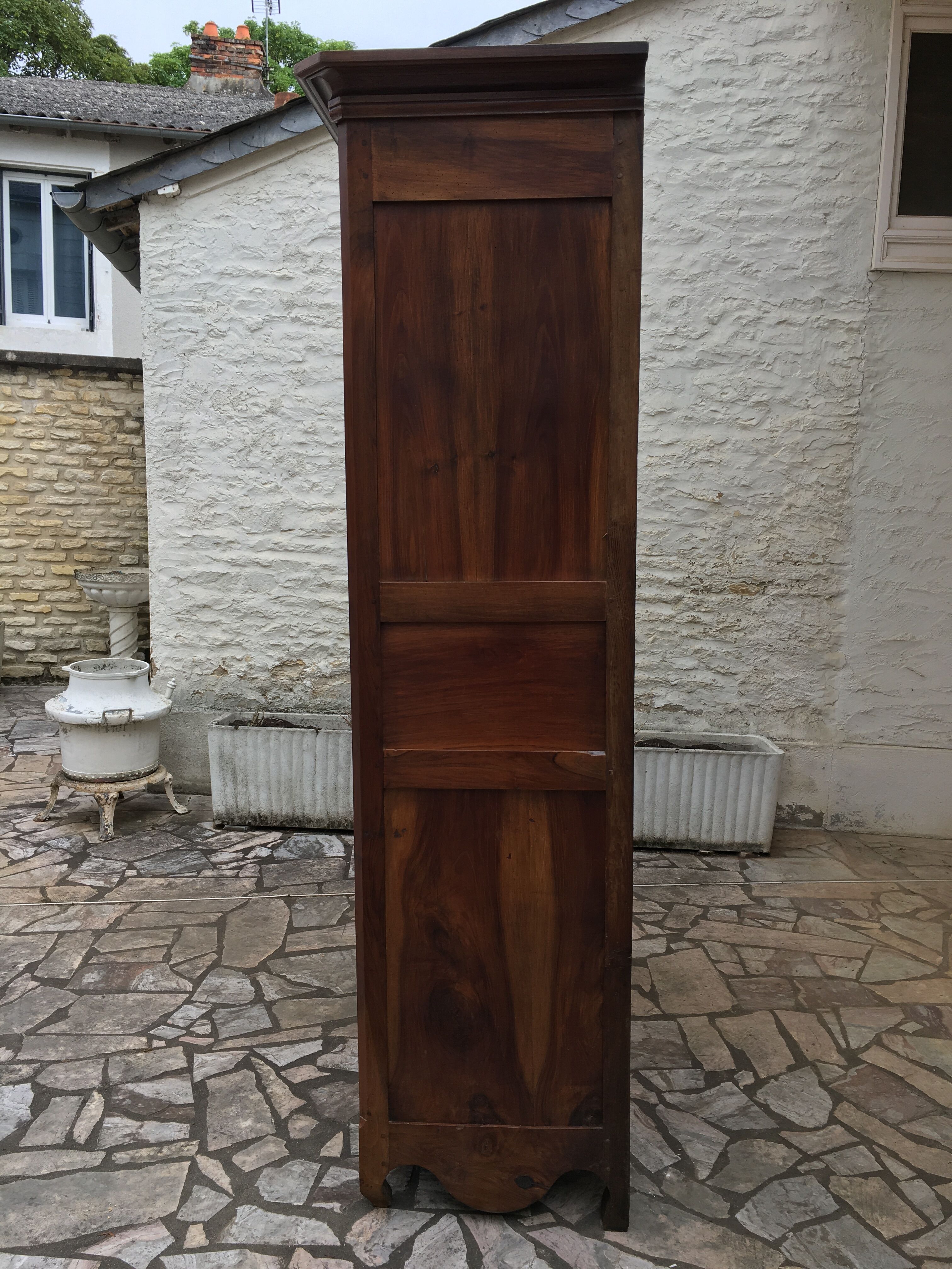 Wardrobe Louis XV Poitou from XIXth in walnut