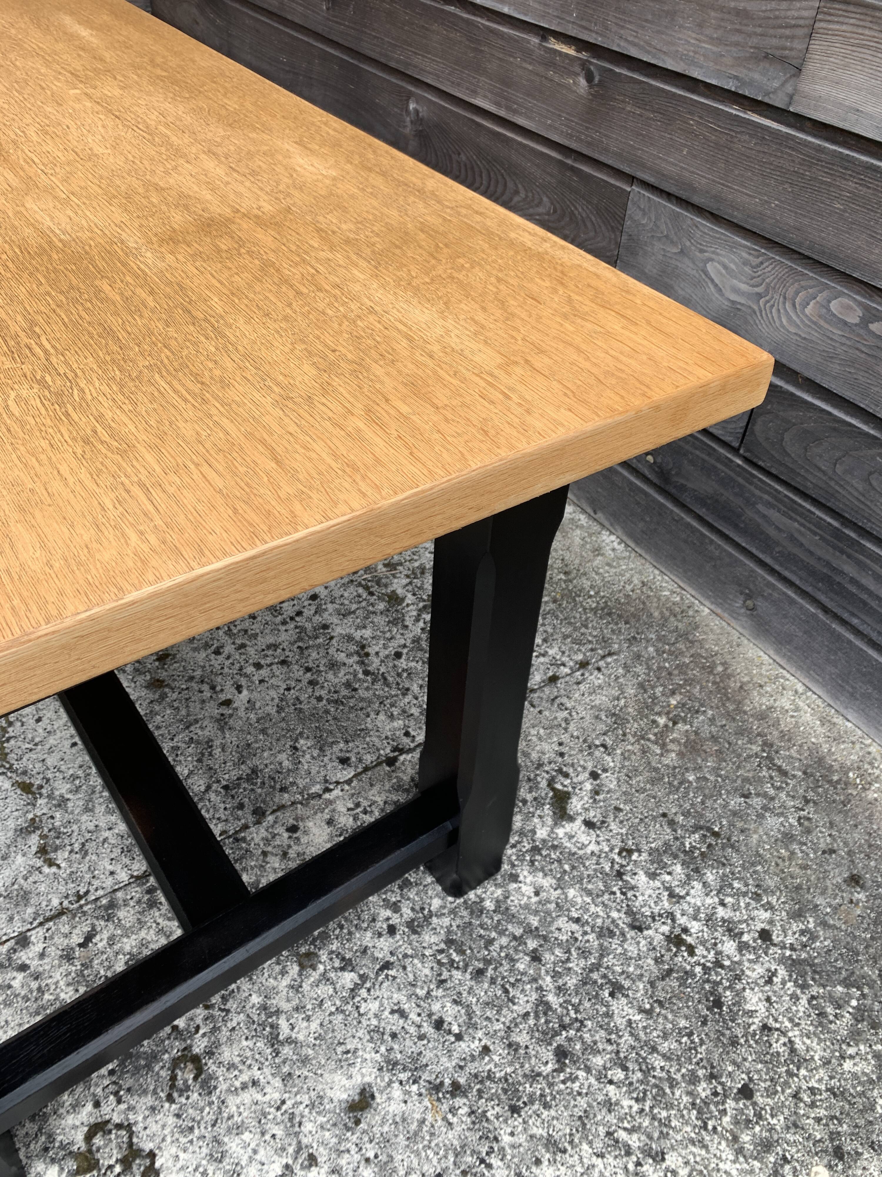 Table de ferme en chêne massif et pieds noirs mats